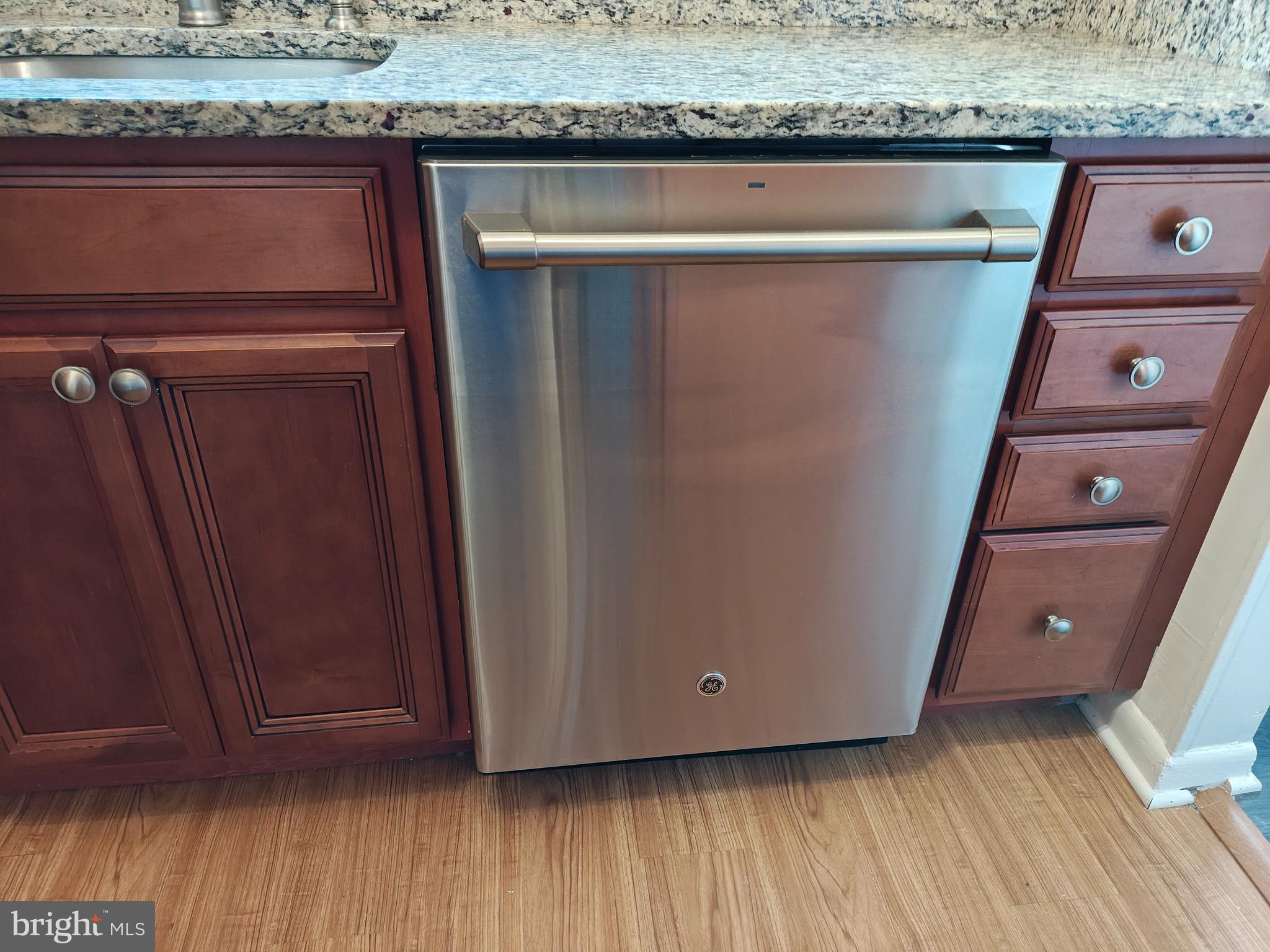 LONDON TOWNE - Residential Lease