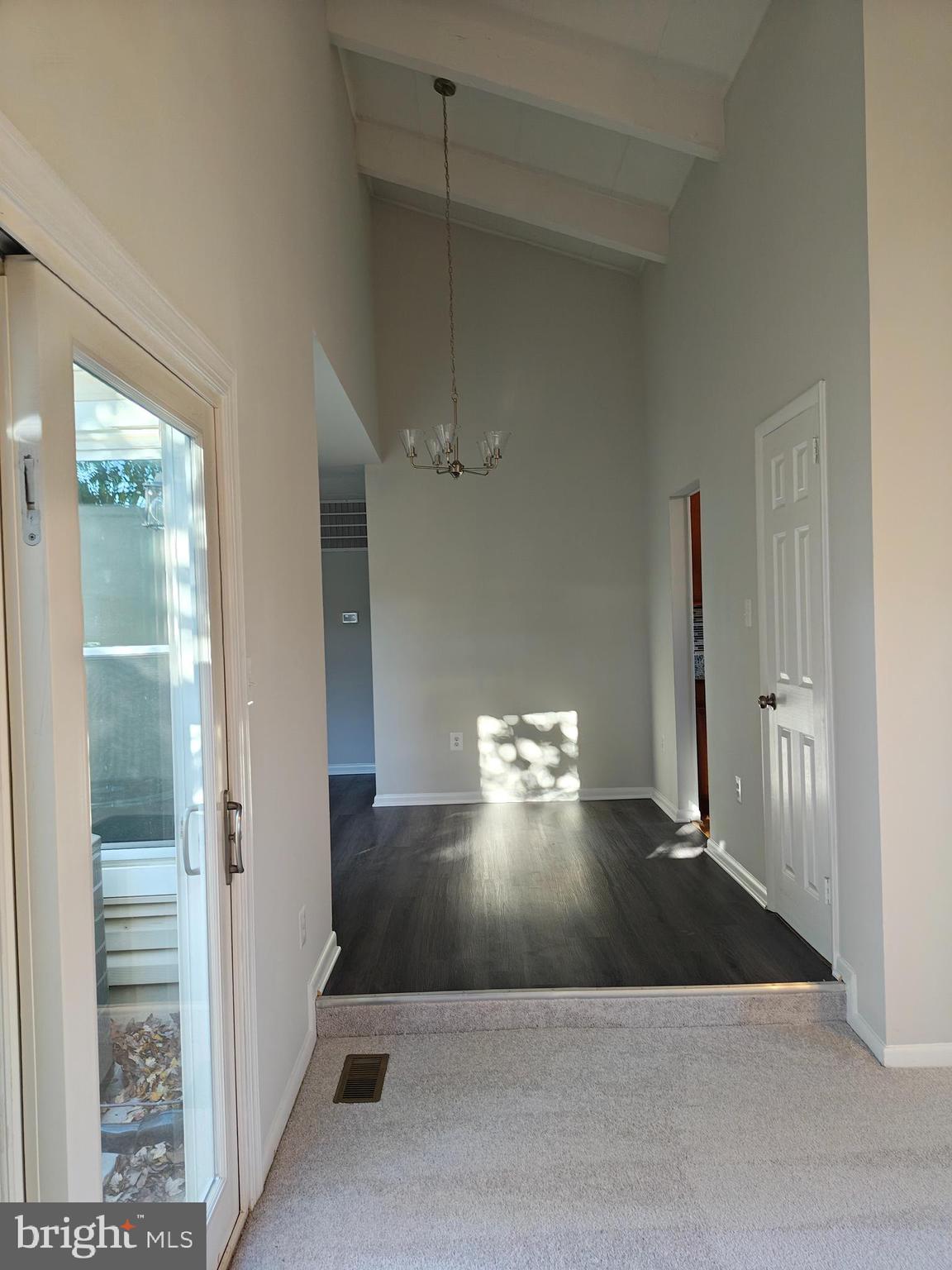 LONDON TOWNE - Residential Lease