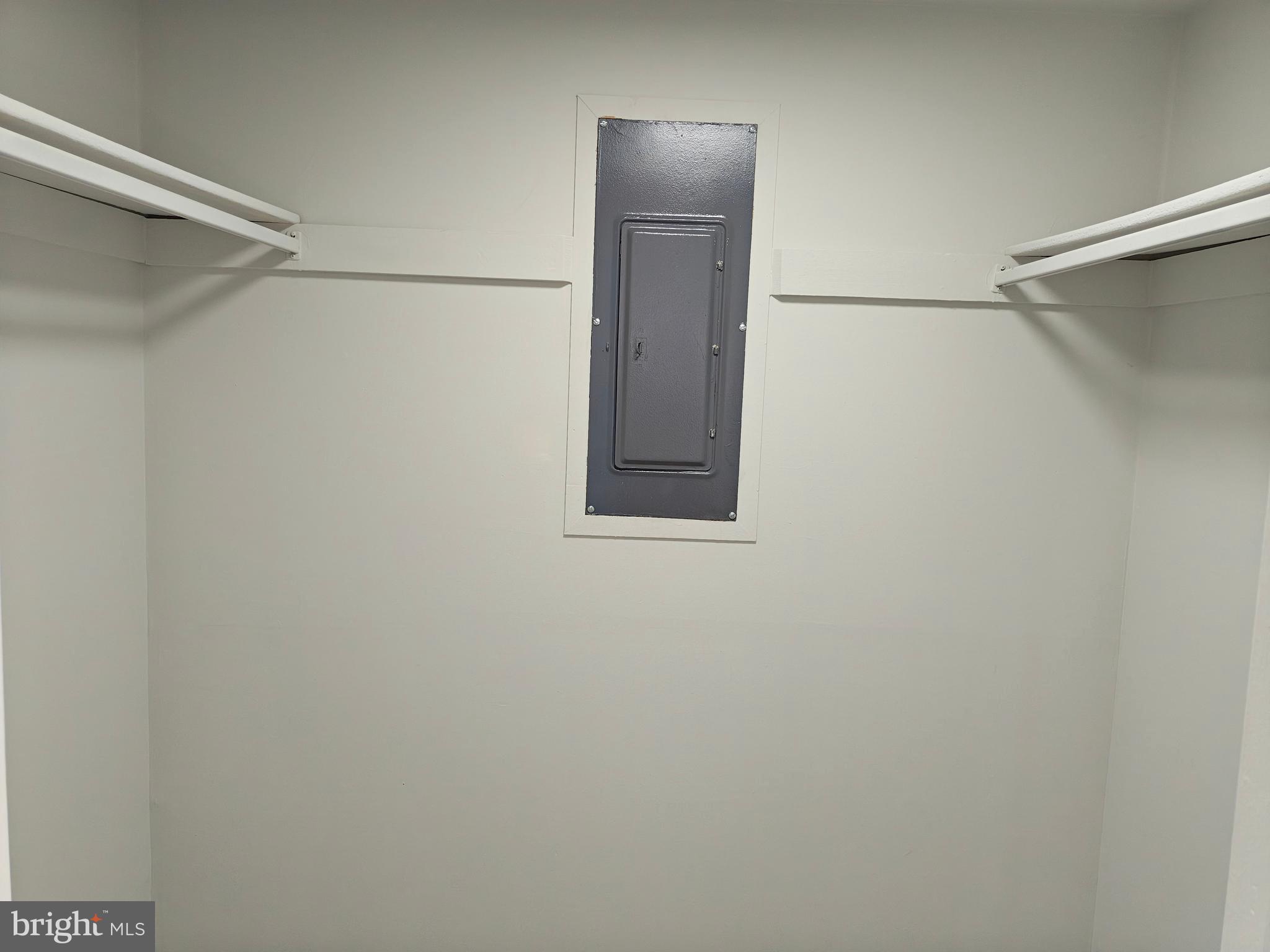 LONDON TOWNE - Residential Lease