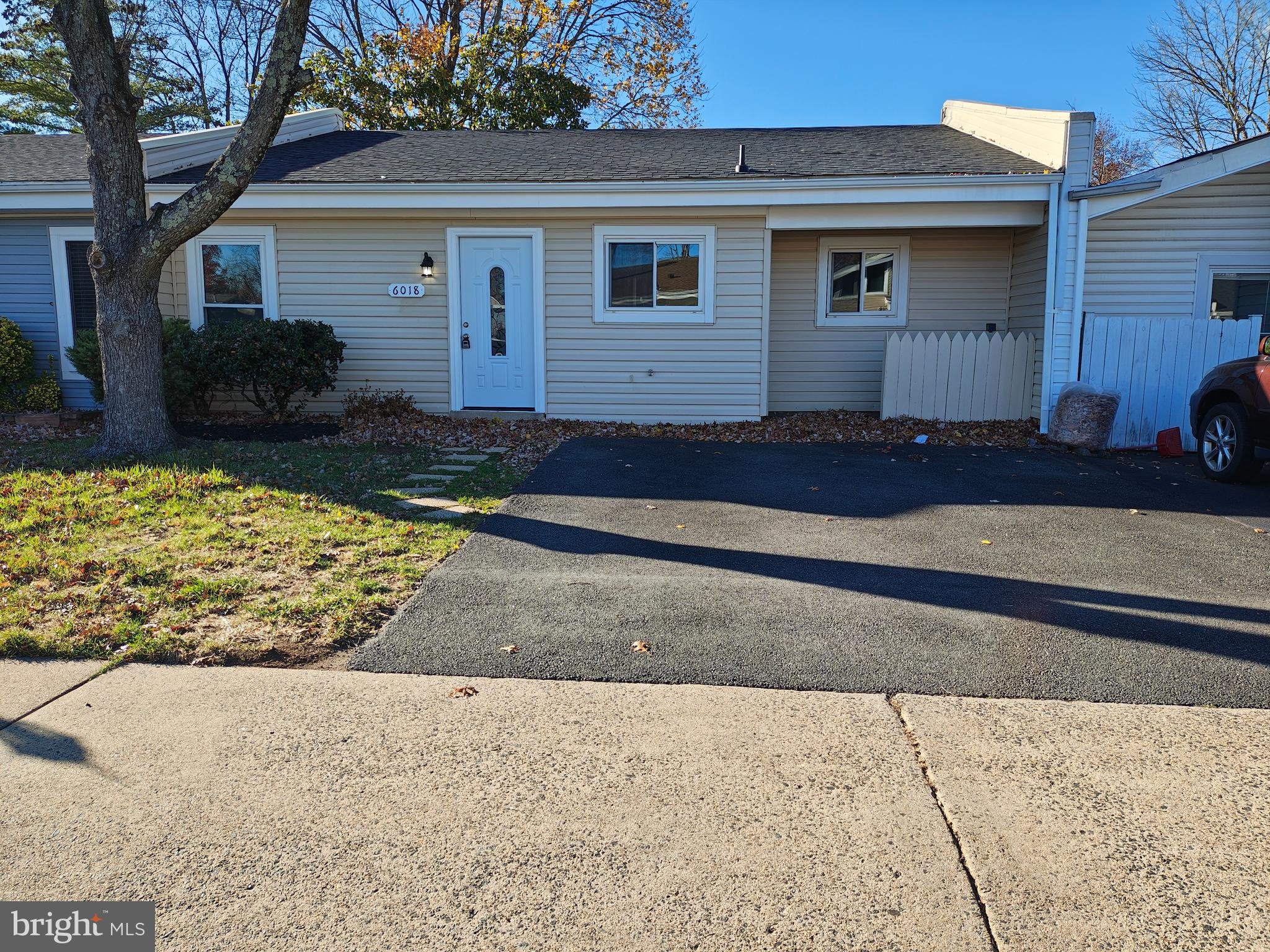 LONDON TOWNE - Residential Lease