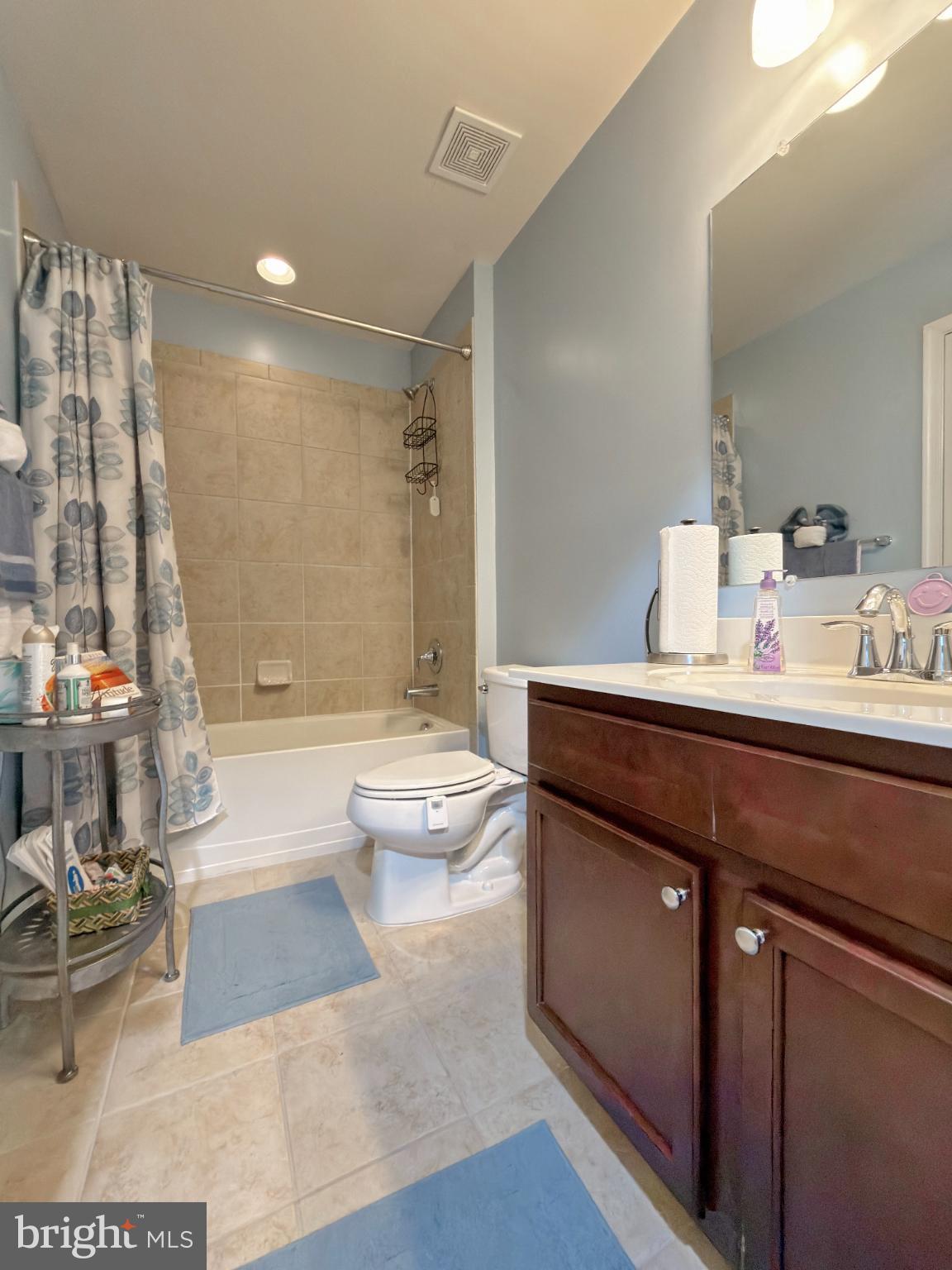 CHELSEA MANOR - Residential Lease