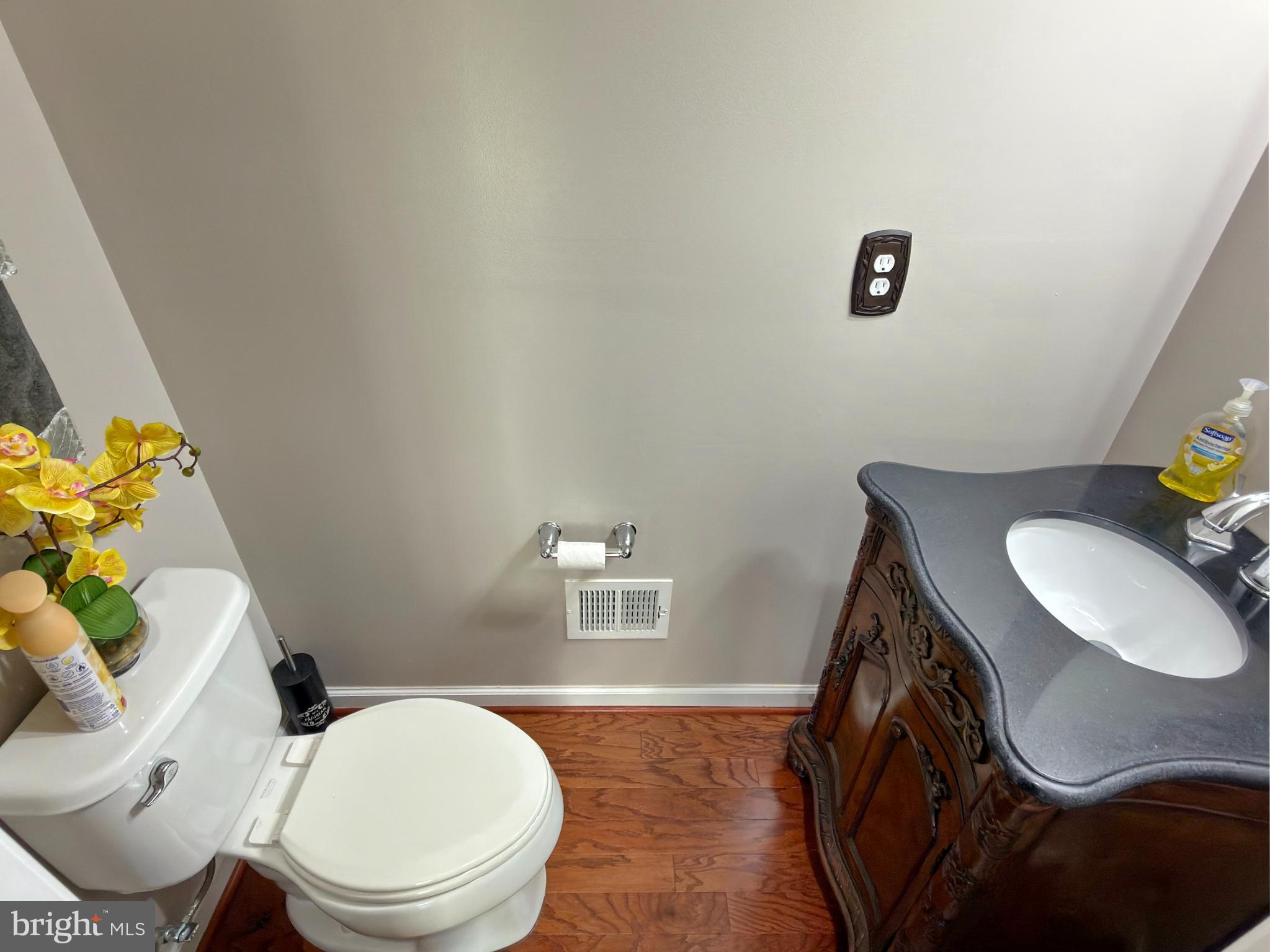 CHELSEA MANOR - Residential Lease