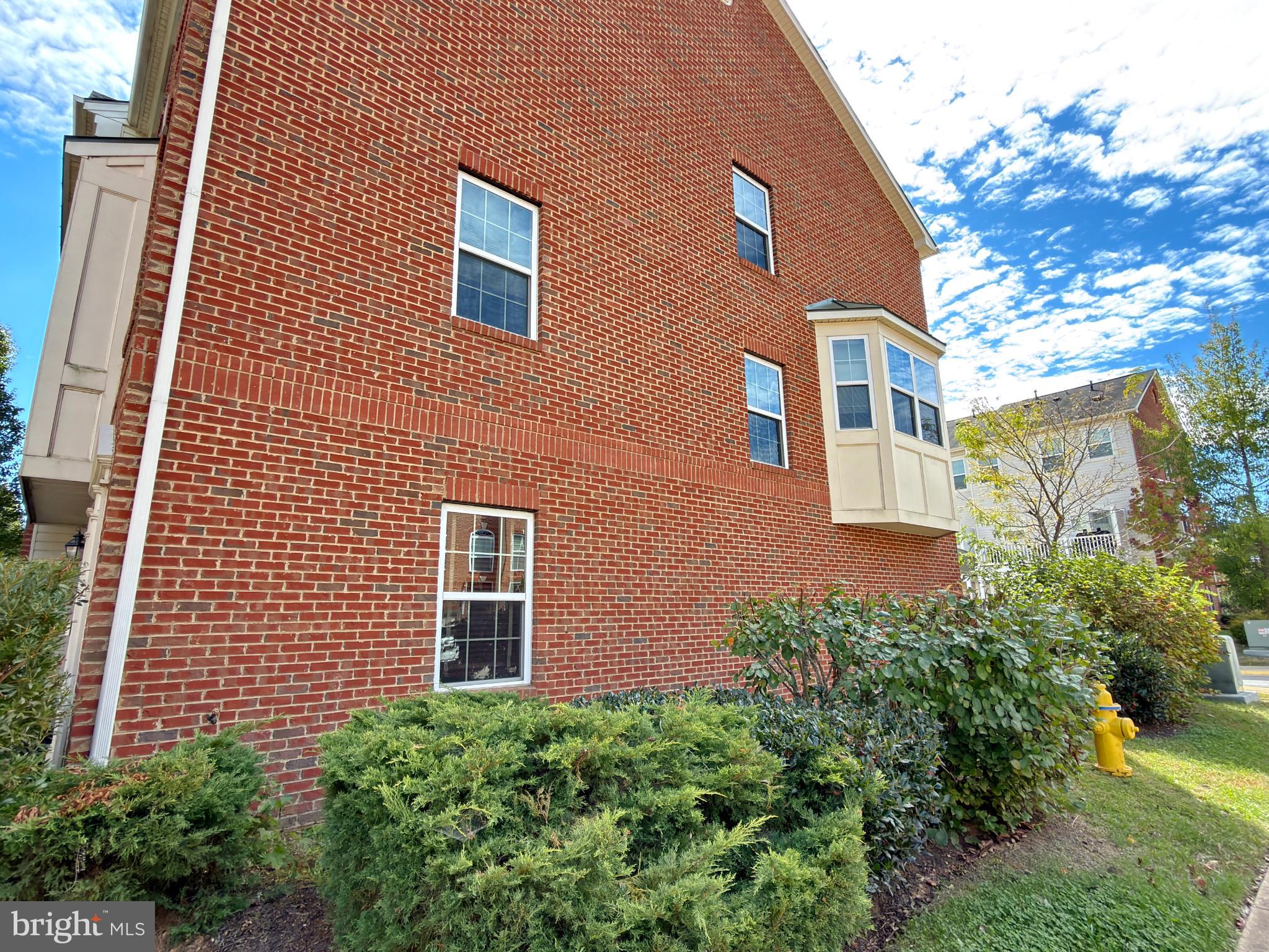 CHELSEA MANOR - Residential Lease