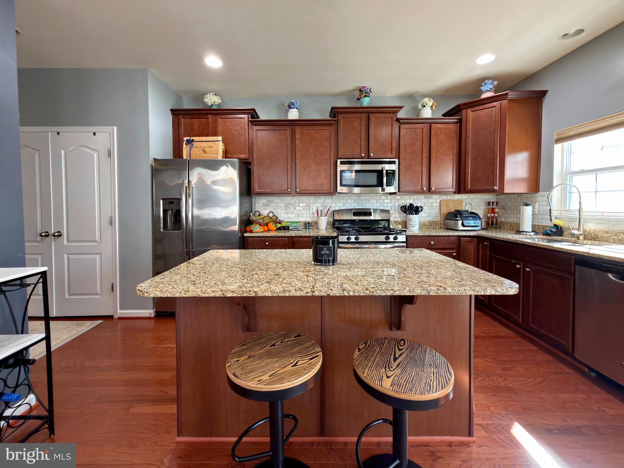 CHELSEA MANOR - Residential Lease