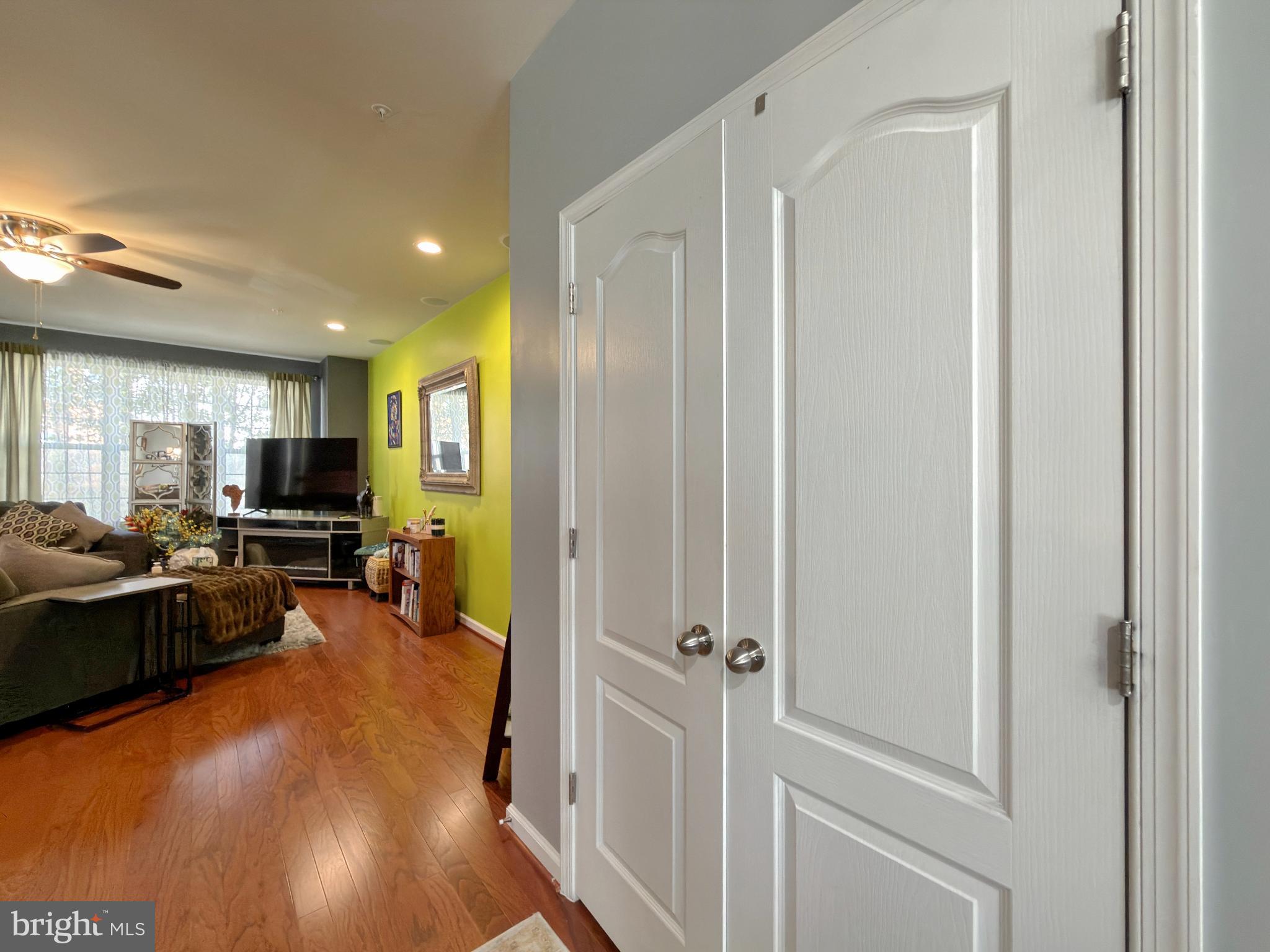 CHELSEA MANOR - Residential Lease