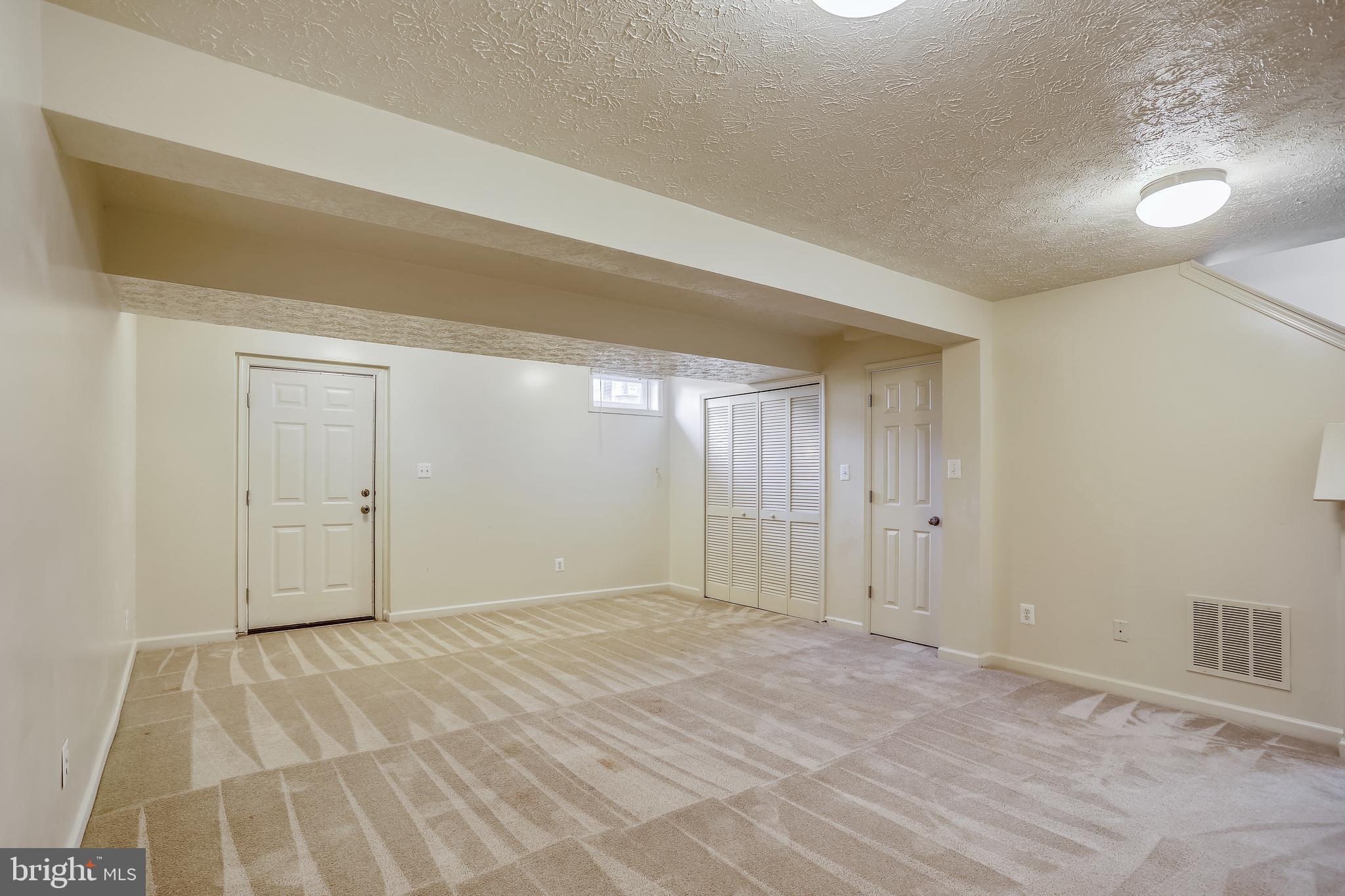 HOLLY WOODS - Residential