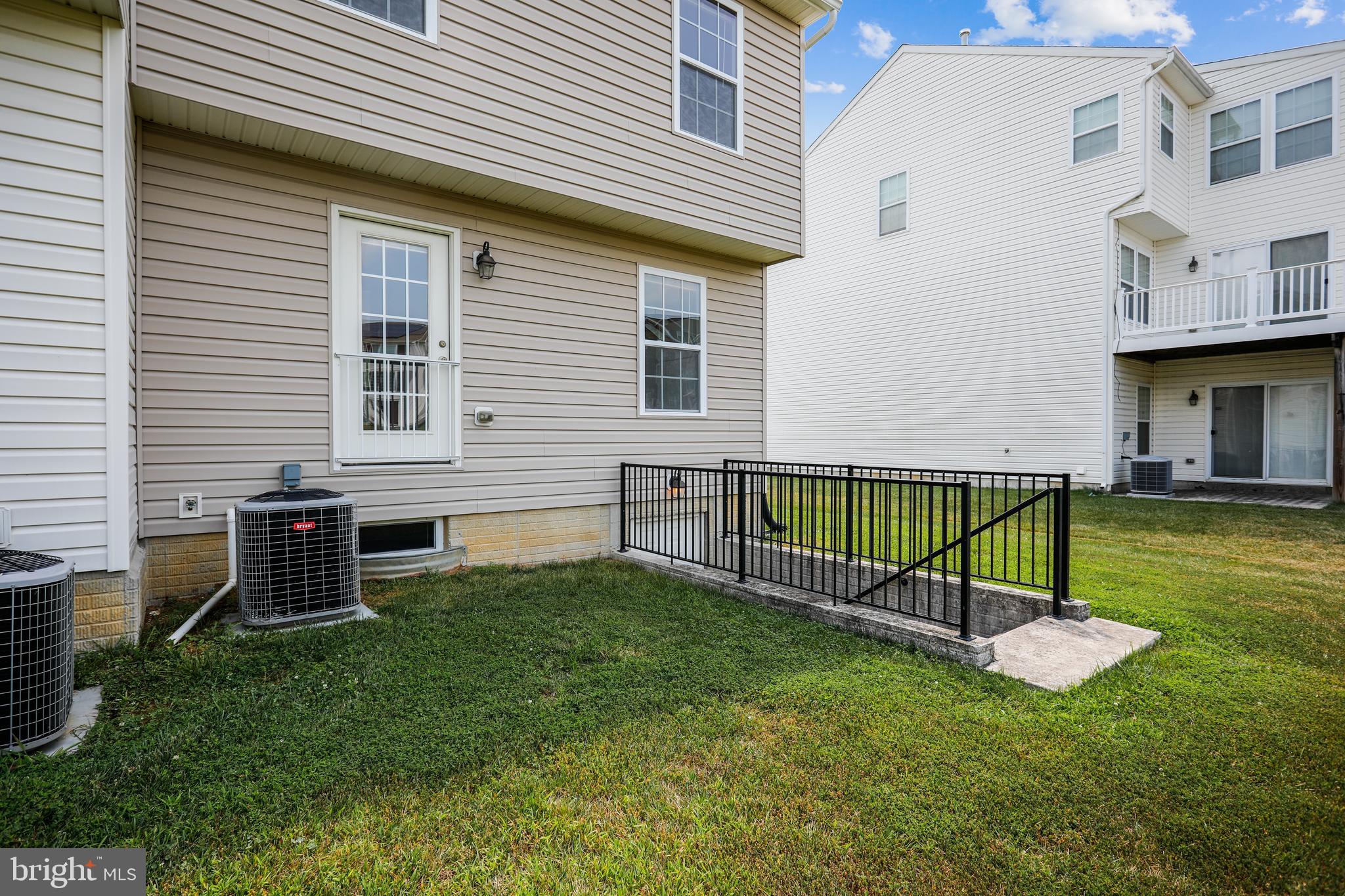 HOLLY WOODS - Residential