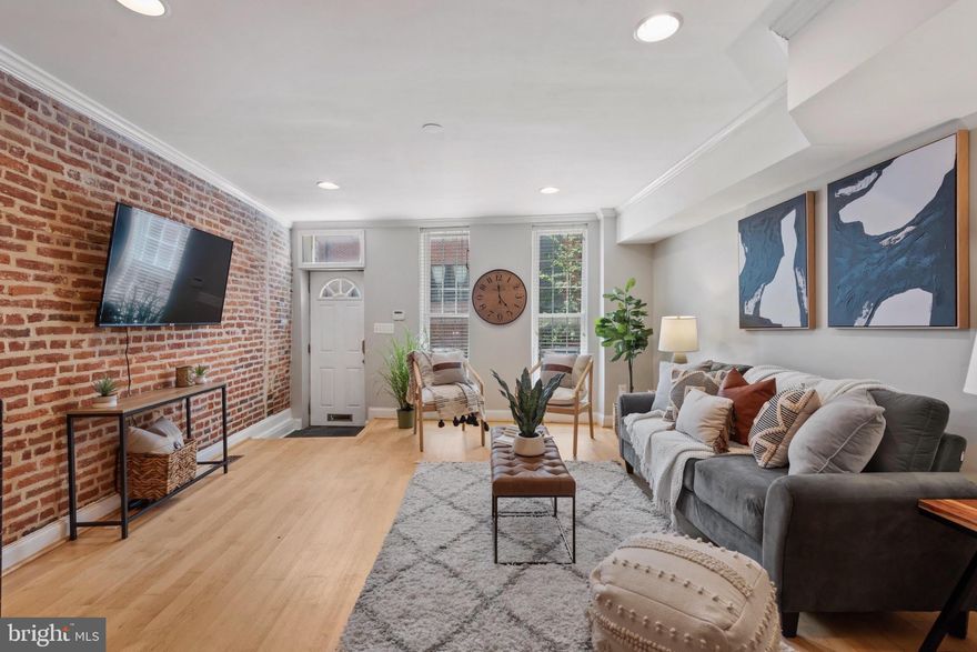 Welcome to your dream townhome in the heart of Federal Hill! This stunning 4-bedroom, 2.5-bathroom residence is just two blocks from the serene Riverside Park. Boasting an open floor plan, this home is flooded with natural light throughout. The spacious living area flows seamlessly into a modern kitchen, perfect for entertaining. With parking for up to 5 cars, a rarity in the city, this home offers unparalleled convenience. Enjoy urban living with the comfort of a peaceful neighborhood. Don't miss the chance to make this bright and beautiful home yours!