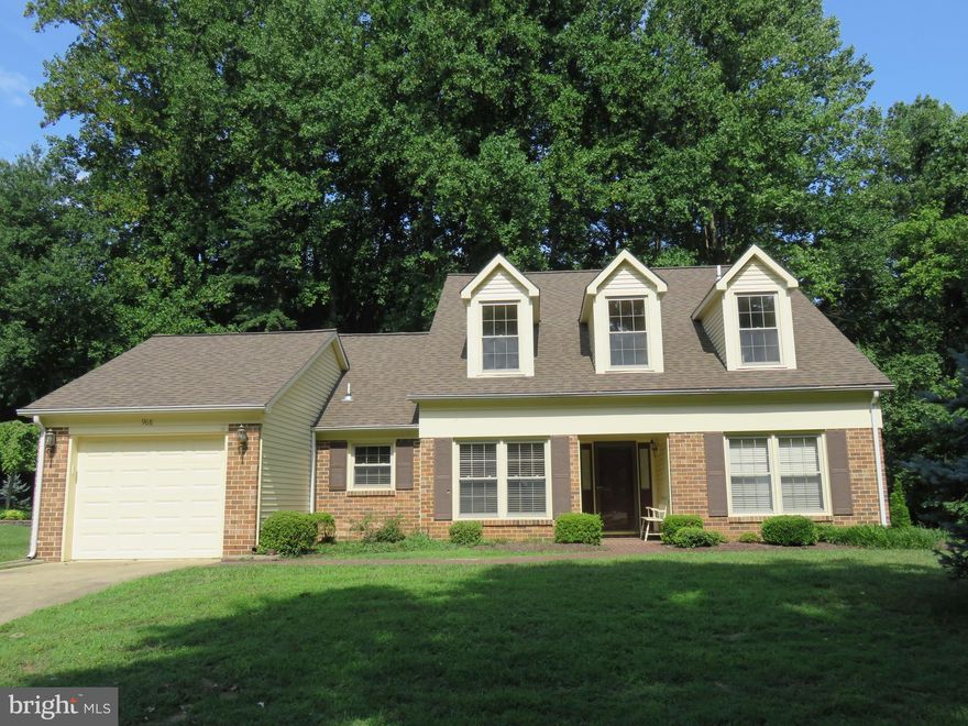 Lovely Cape Cod!   Master Bedroom on Main level w/ sliding glass door to screened in porch -- also accessible from Living Room.  Kitchen w/ Breakfast Room.  Large built-in shed attached to garage.   Upgraded Washer / Dryer / Refrigerator & Stove.  55+ Community amenities incl. golf, tennis, pools, etc.  All NEW buyers pay 1X fee of $2055 to Heritage Harbour at settlement.