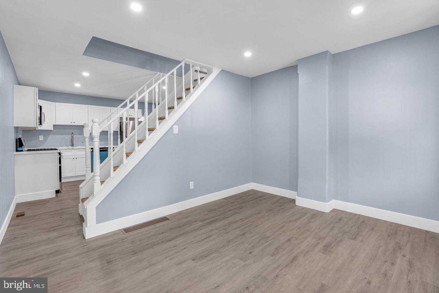 905 MULBERRY STREET