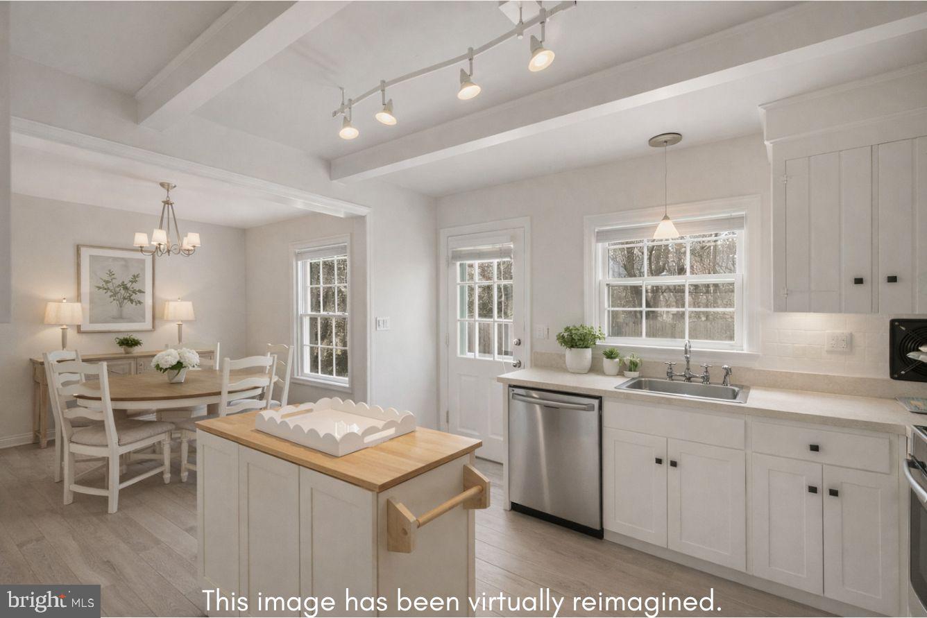 MONTGOMERY SQUARE - Residential