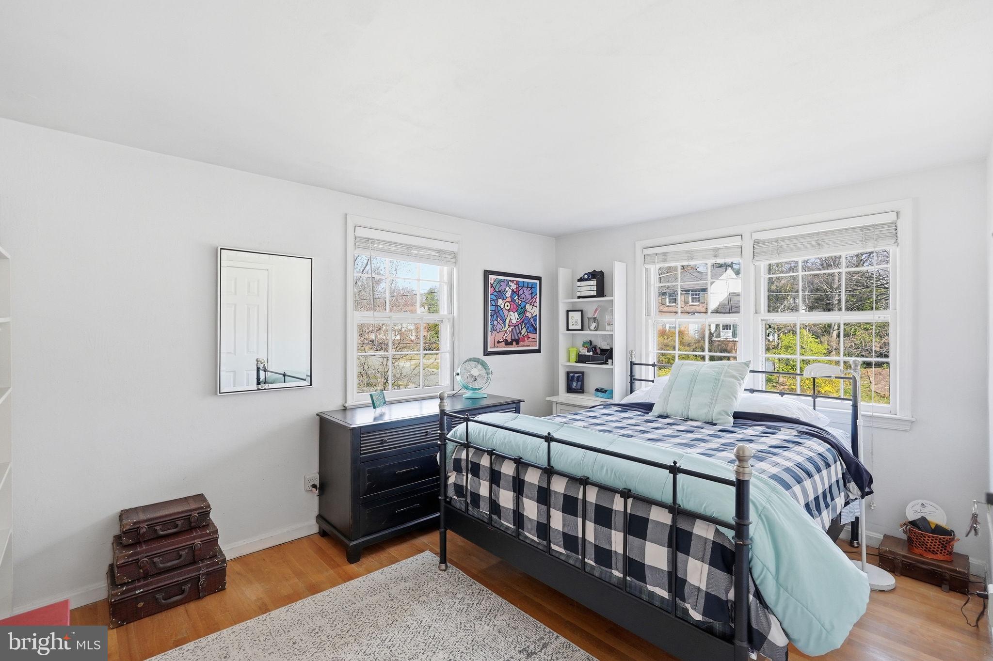 MONTGOMERY SQUARE - Residential