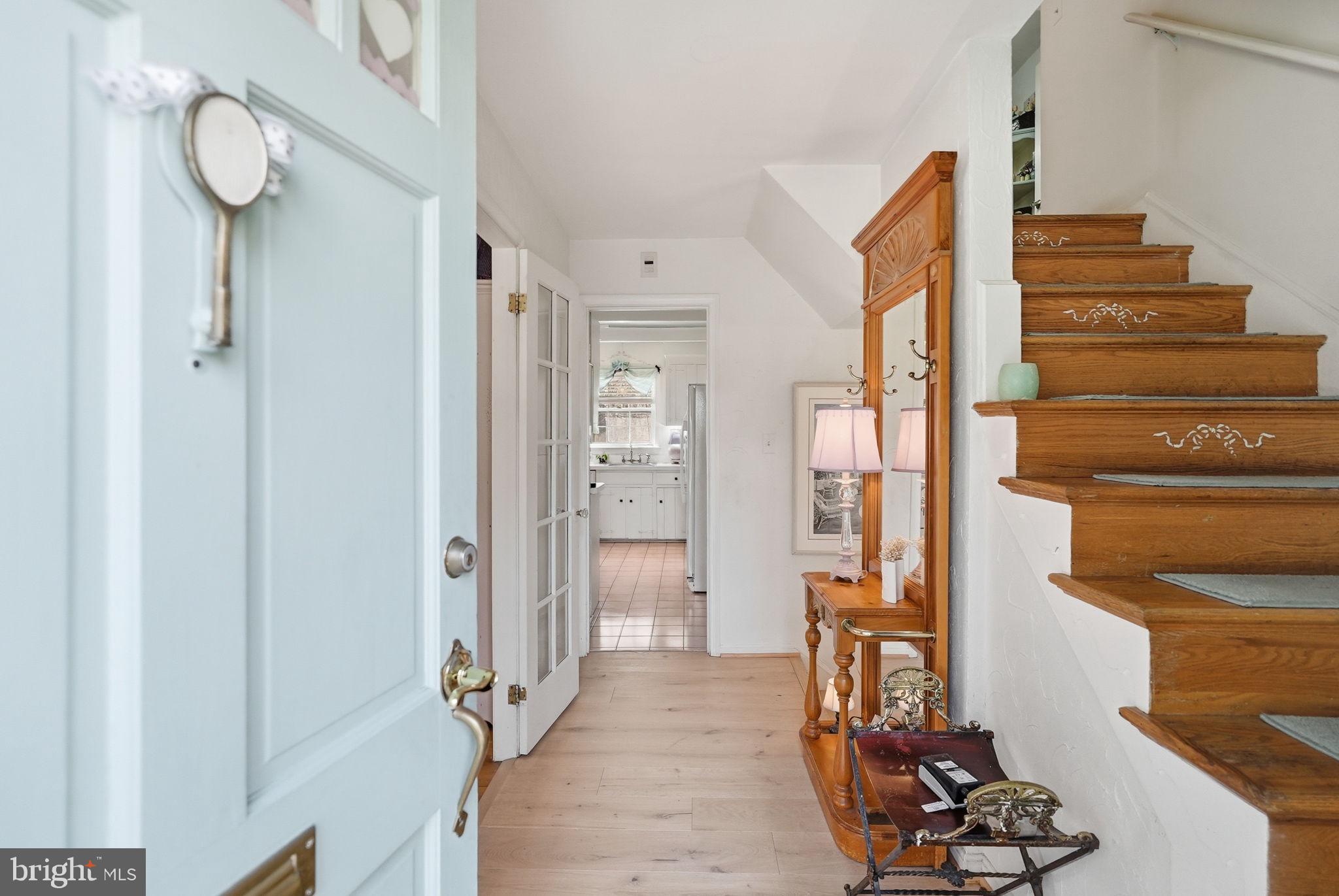 MONTGOMERY SQUARE - Residential