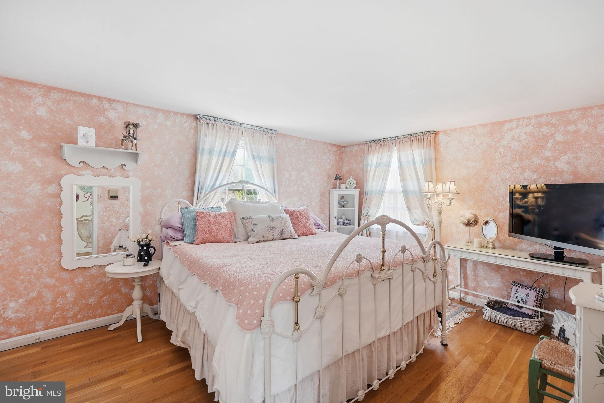 MONTGOMERY SQUARE - Residential