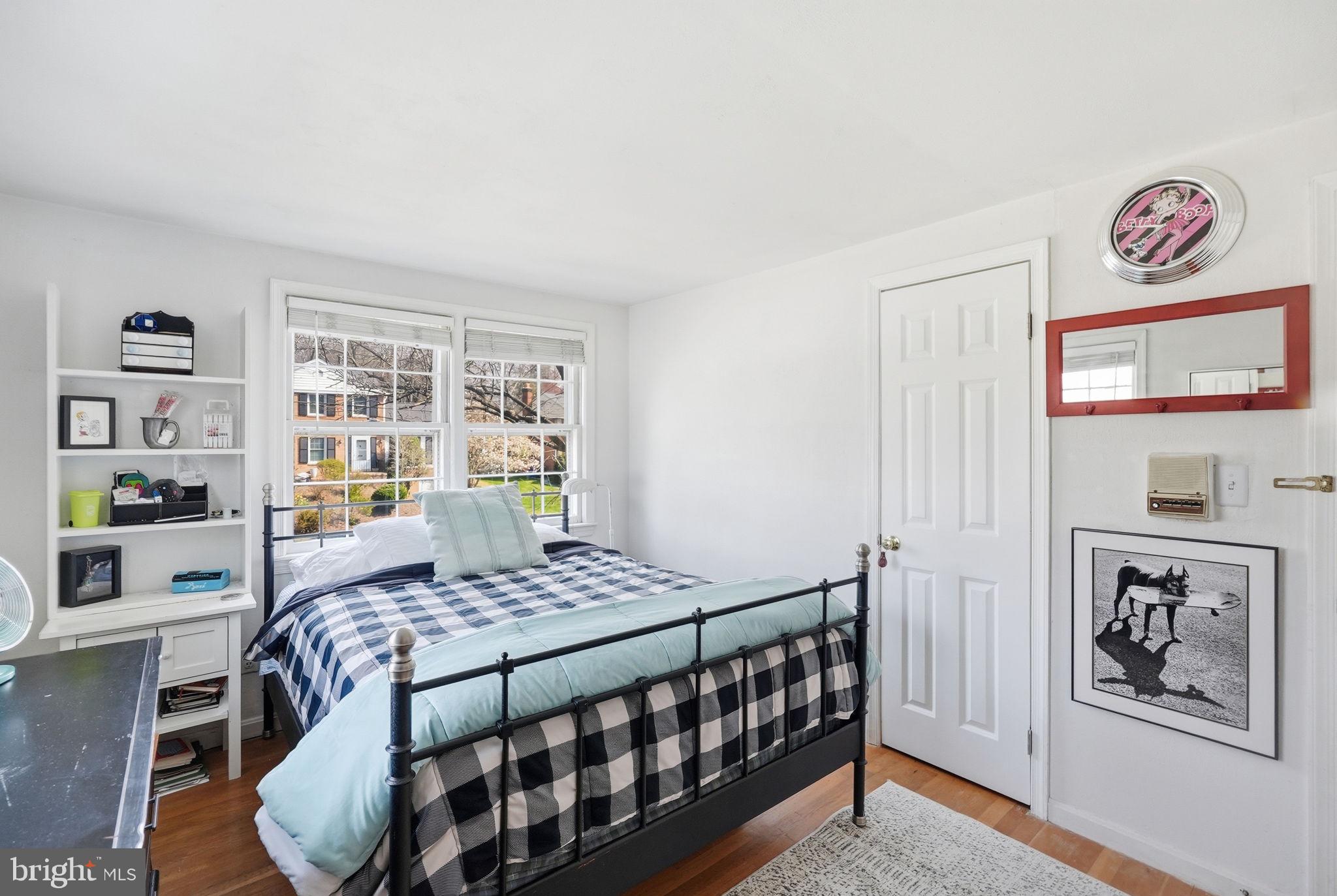 MONTGOMERY SQUARE - Residential