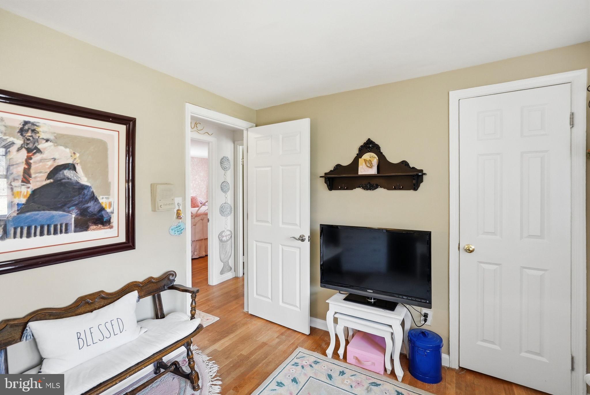 MONTGOMERY SQUARE - Residential