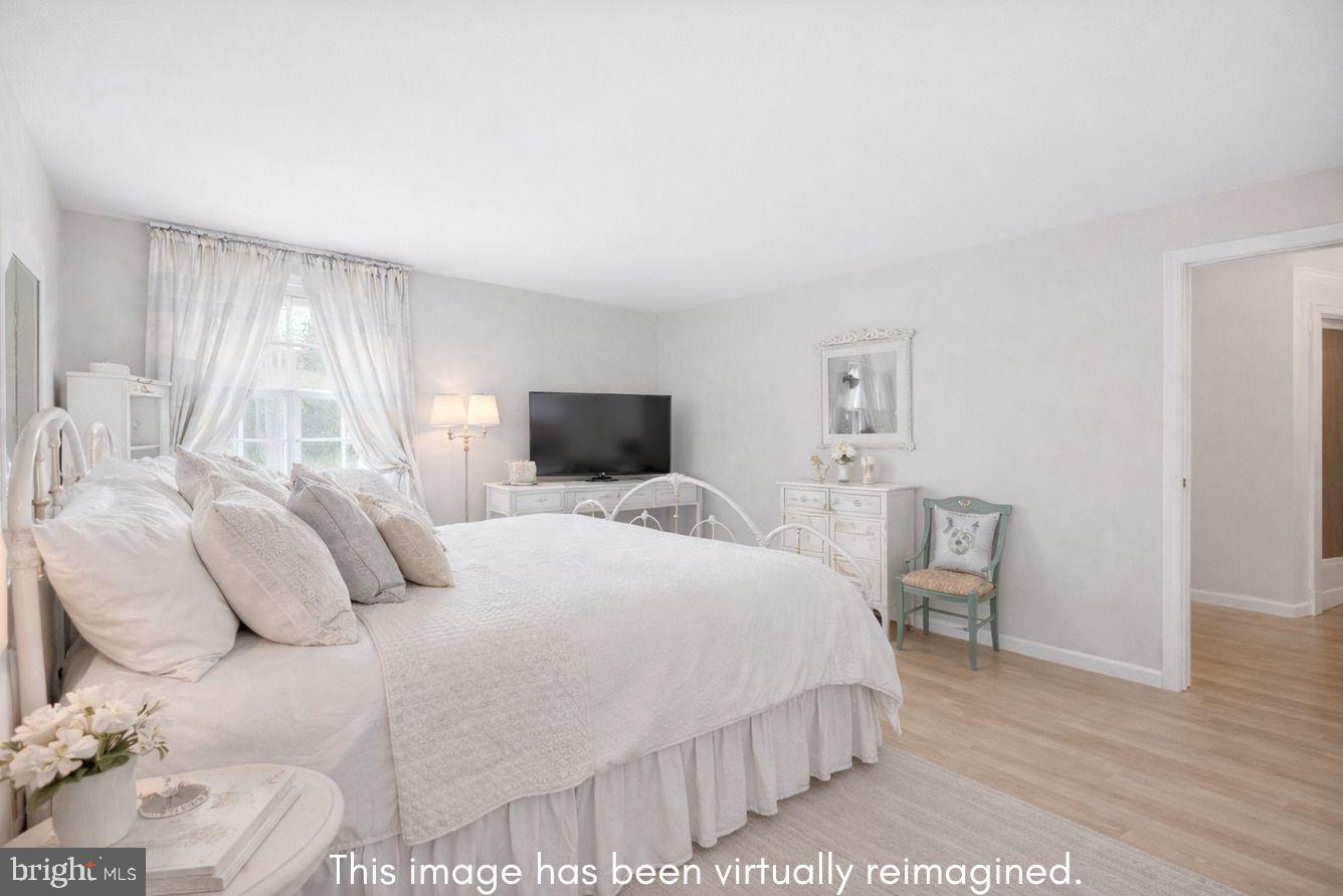 MONTGOMERY SQUARE - Residential