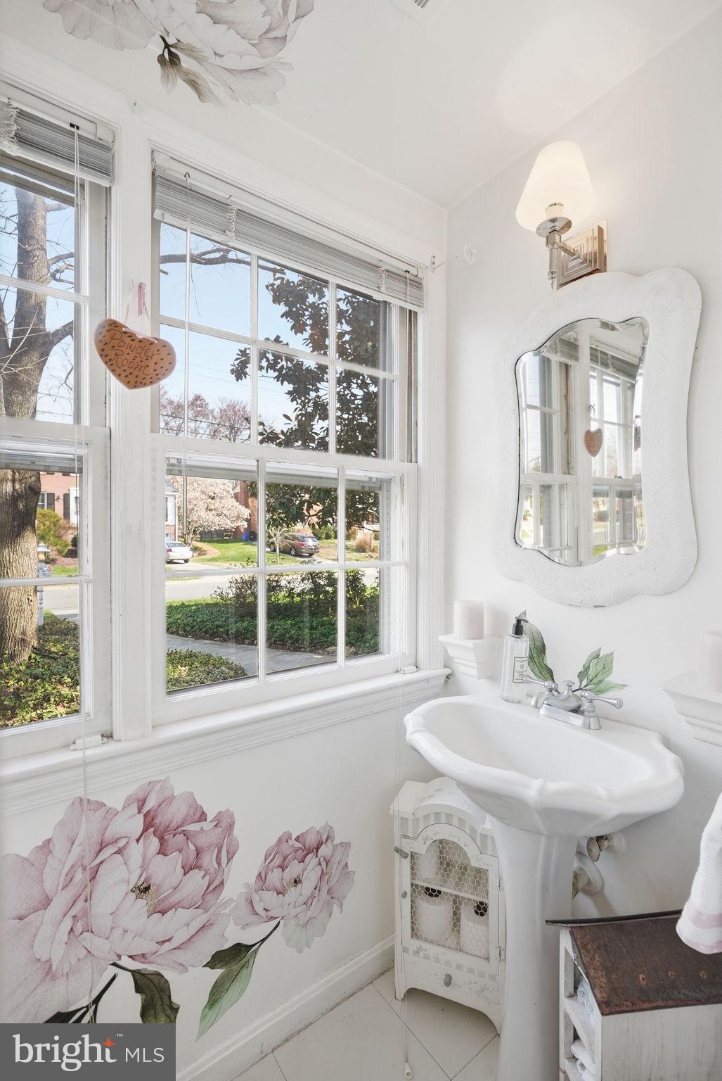 MONTGOMERY SQUARE - Residential