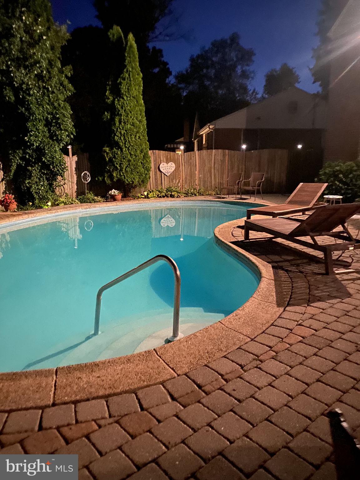 MONTGOMERY SQUARE - Residential