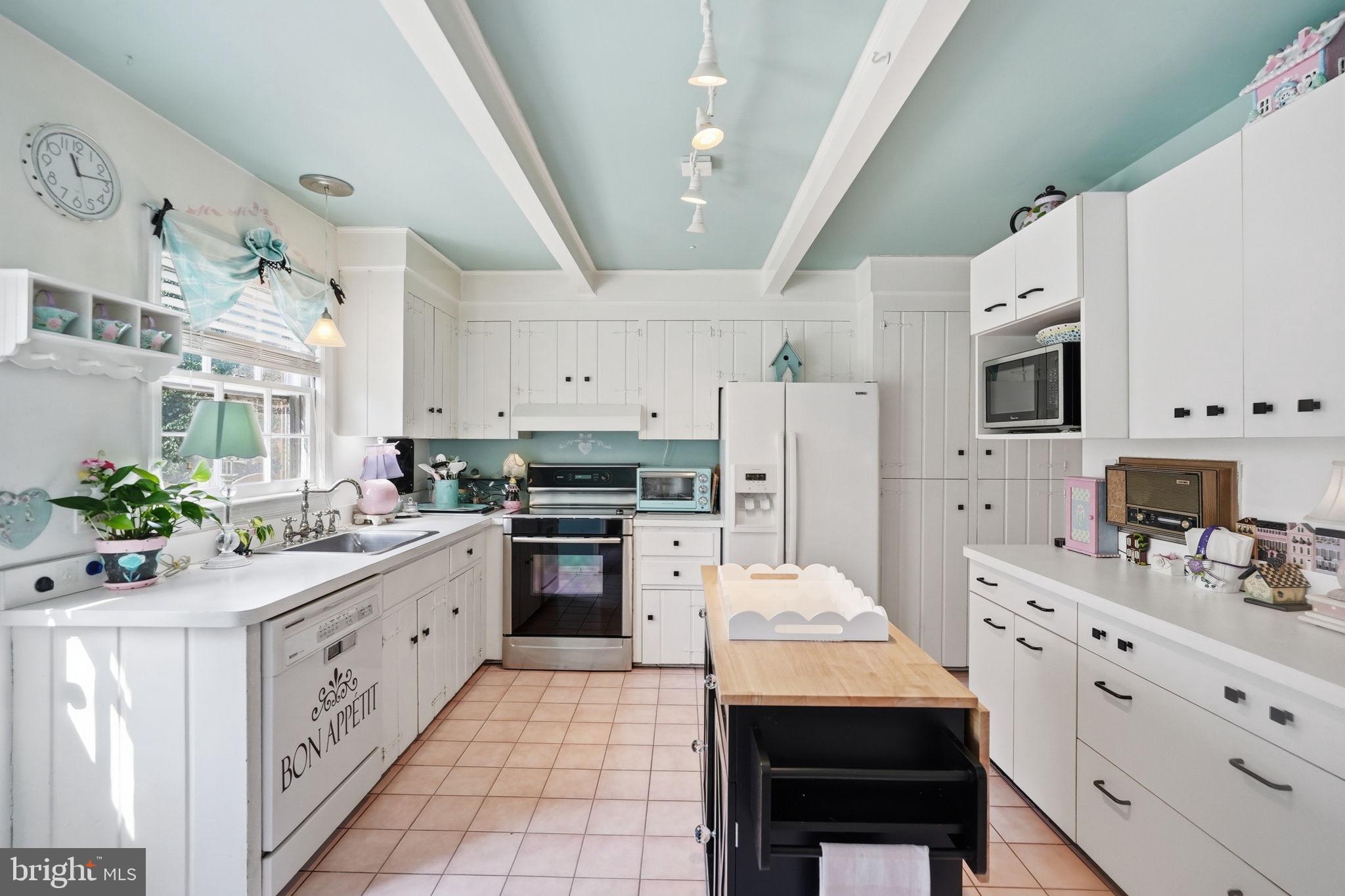 MONTGOMERY SQUARE - Residential