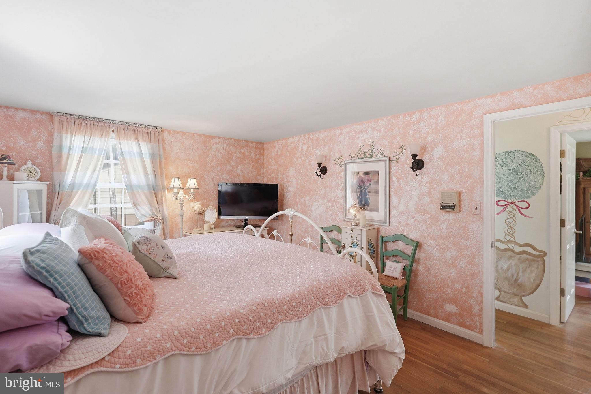 MONTGOMERY SQUARE - Residential