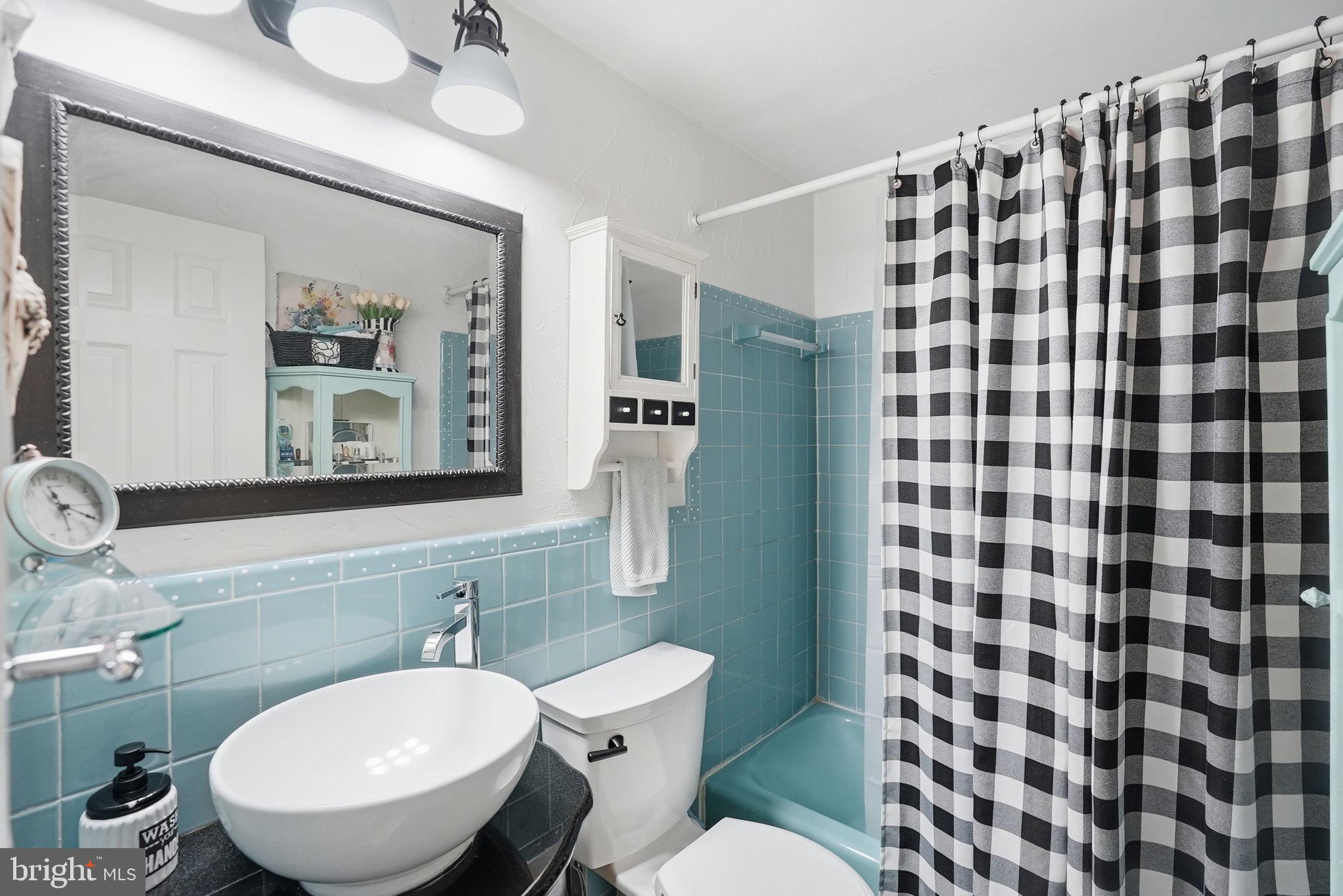 MONTGOMERY SQUARE - Residential