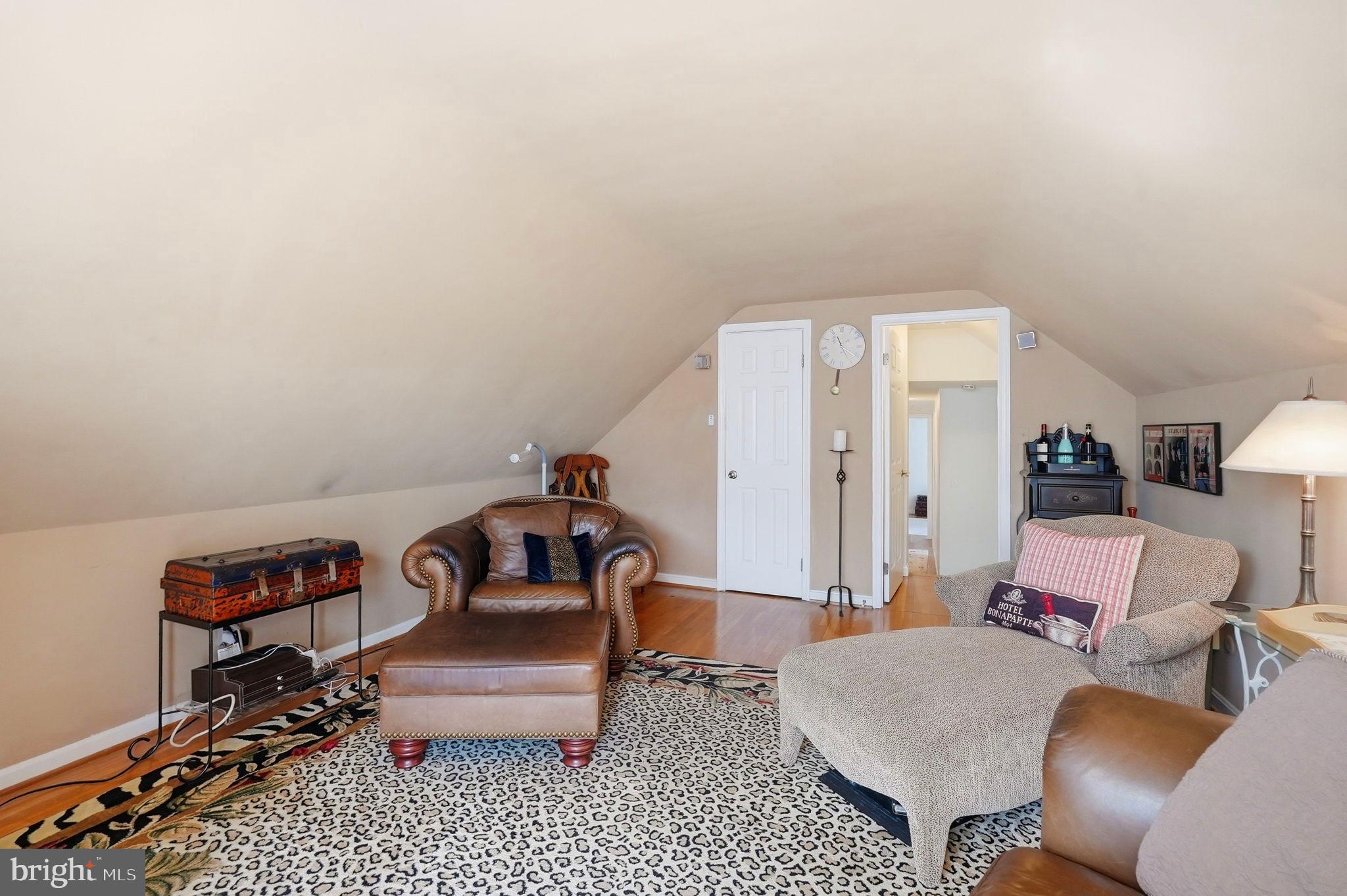 MONTGOMERY SQUARE - Residential