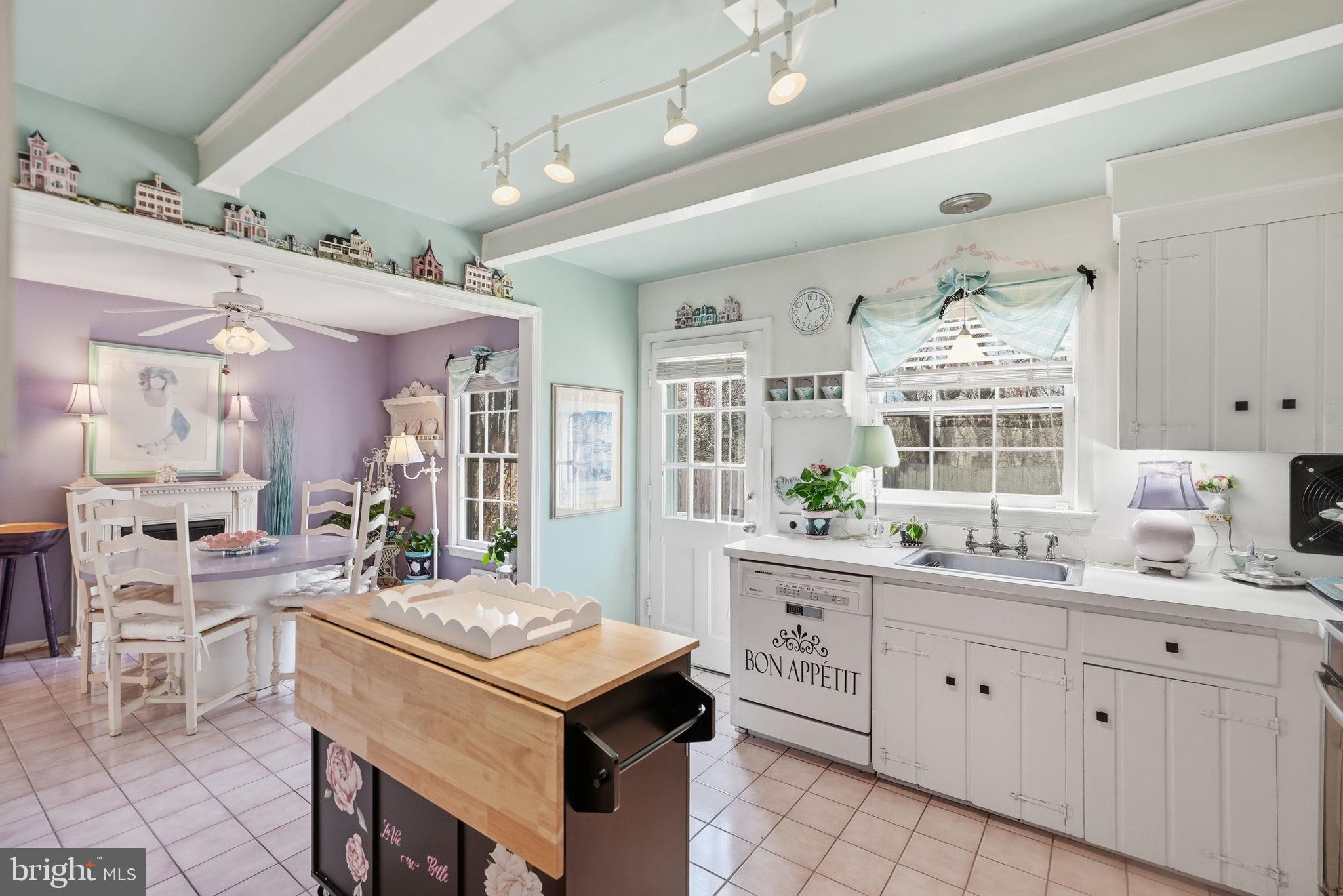 MONTGOMERY SQUARE - Residential