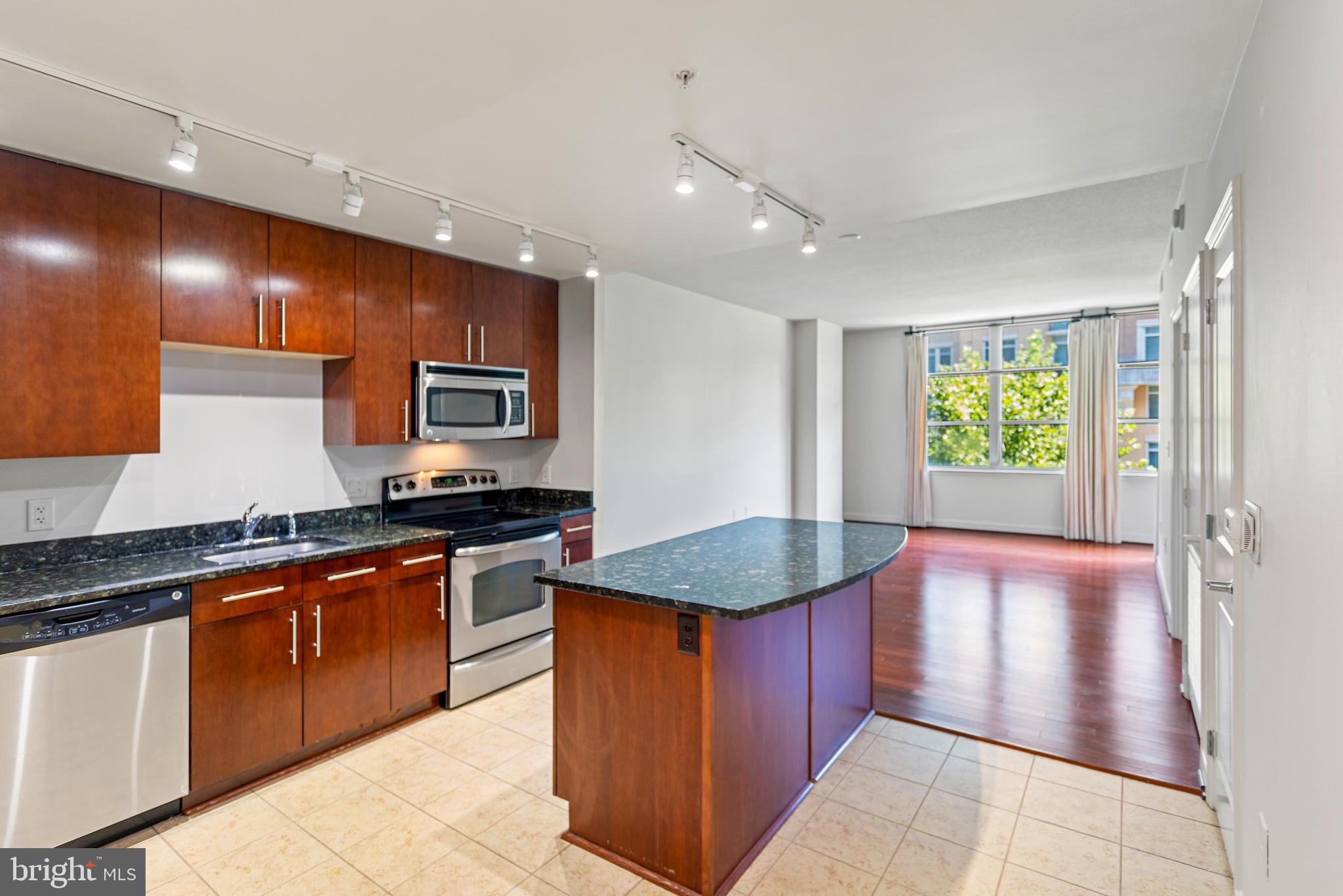 NATIONAL HARBOR - Residential Lease