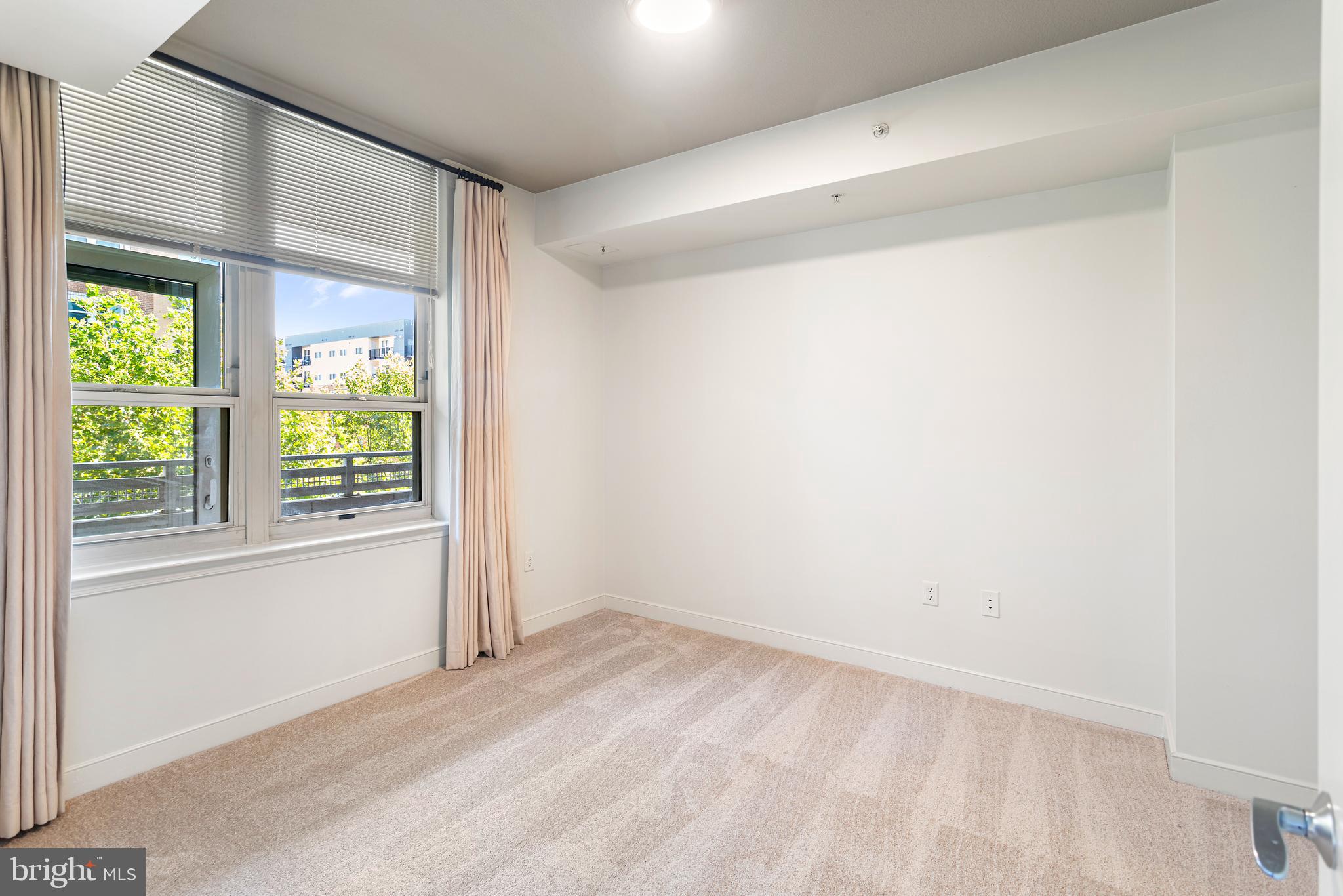 NATIONAL HARBOR - Residential Lease