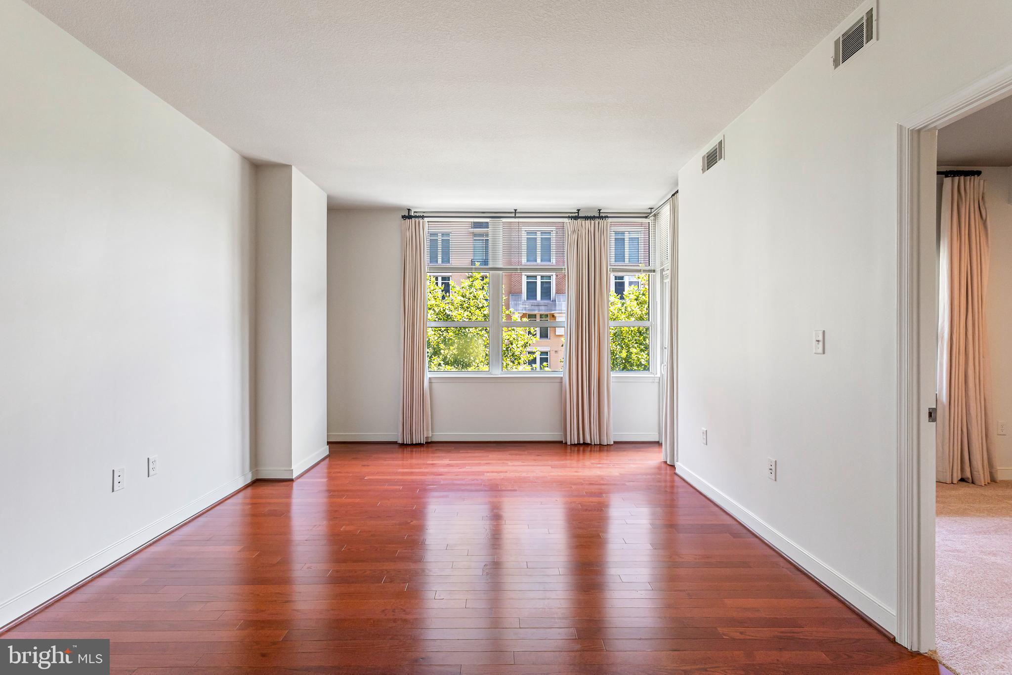 NATIONAL HARBOR - Residential Lease