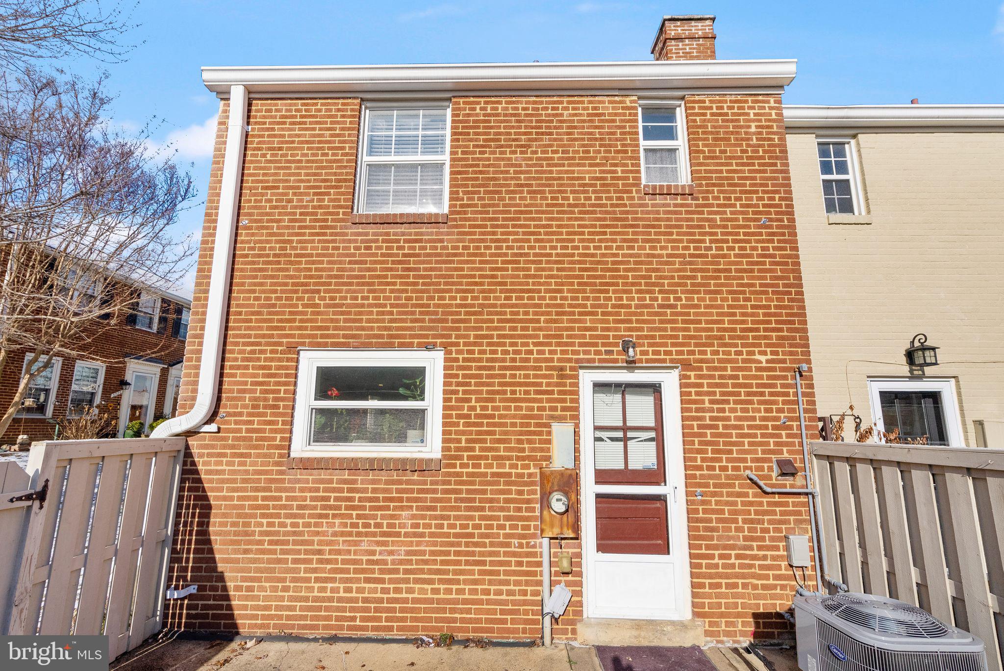 FAIRLINGTON TOWNE - Residential Lease