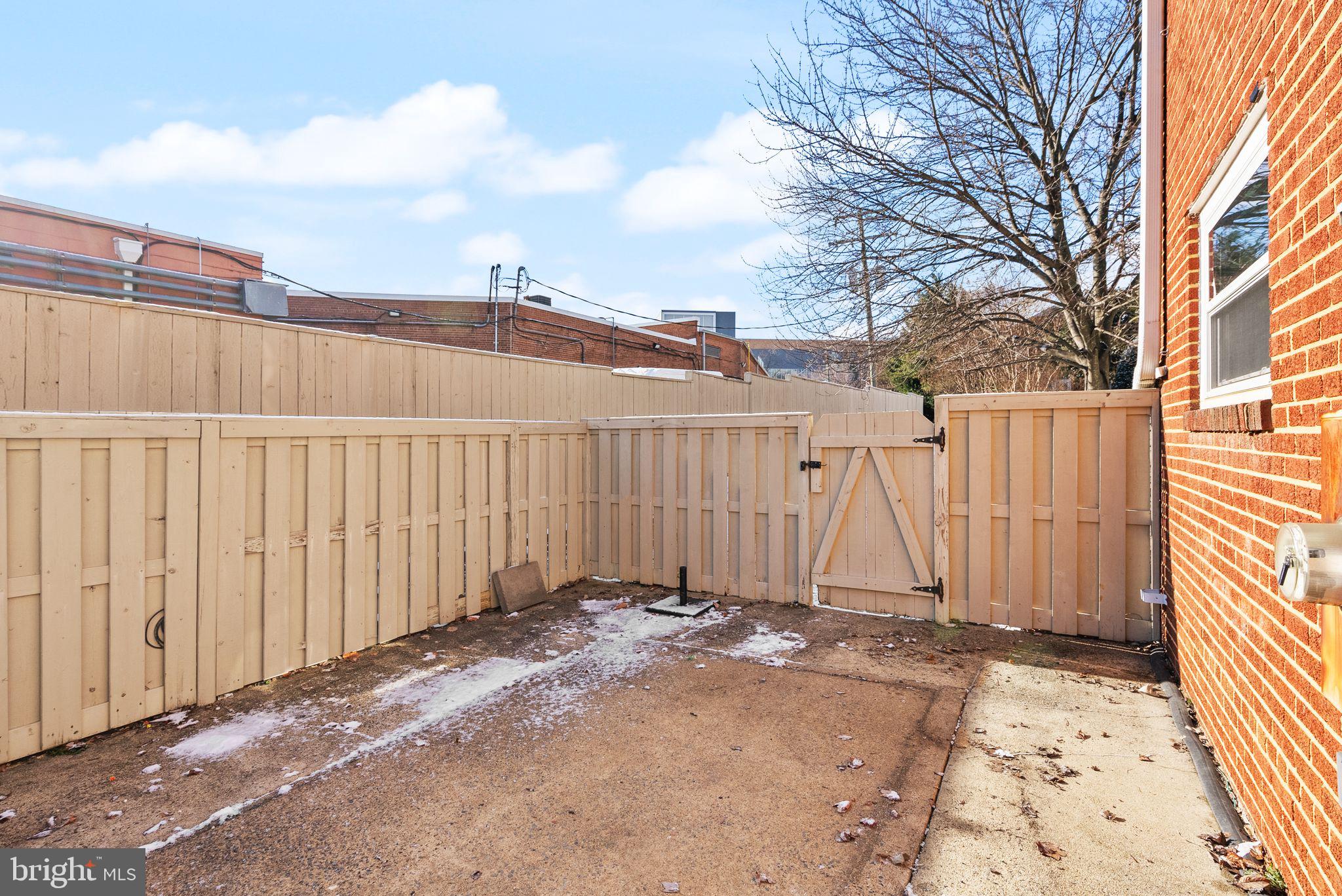 FAIRLINGTON TOWNE - Residential Lease