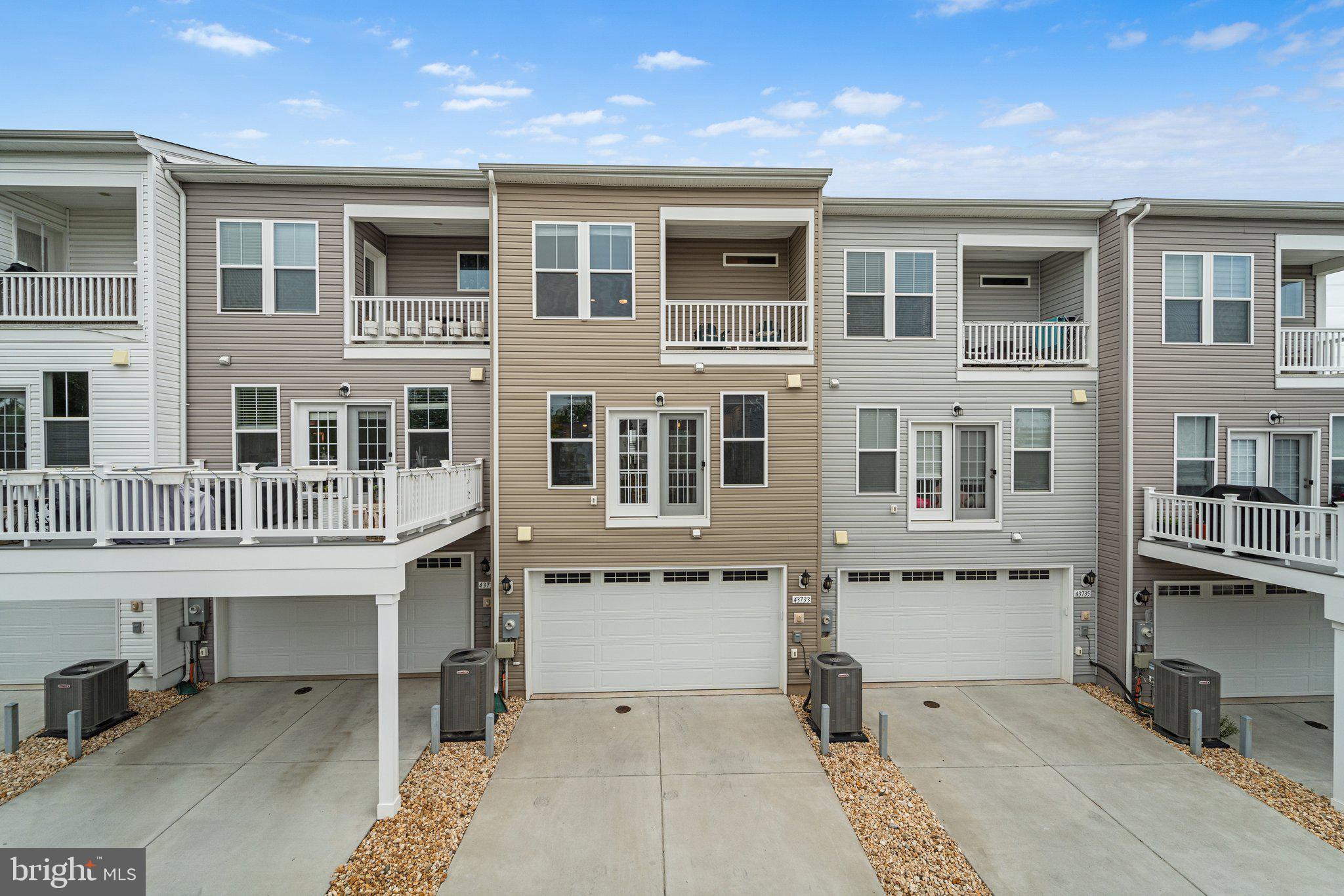 THE TOWNES AT WELLER'S CORNER - Residential