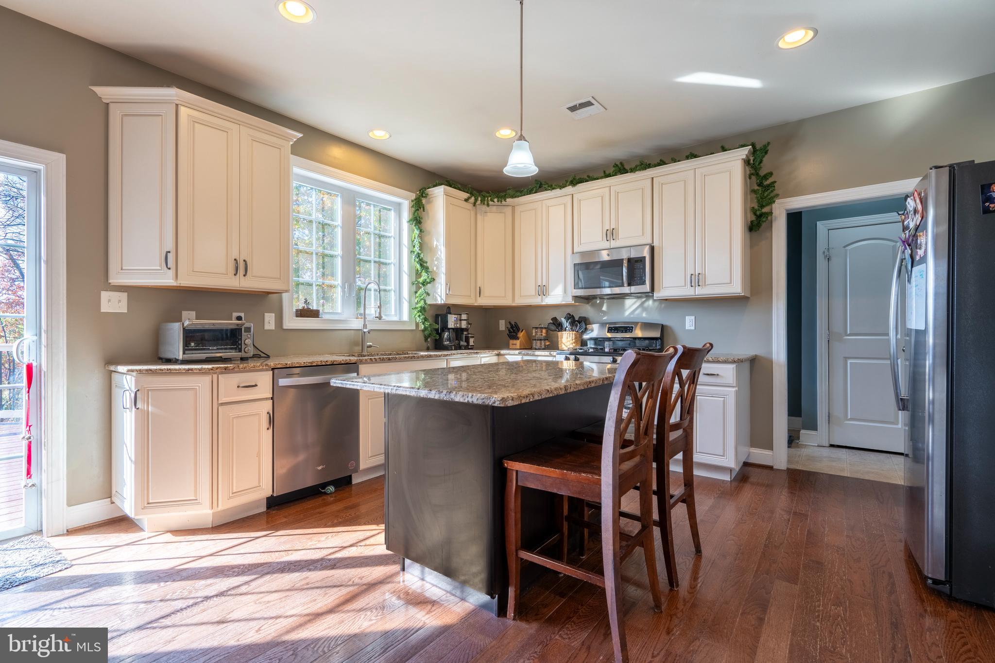 WOODED RIDGE - Residential