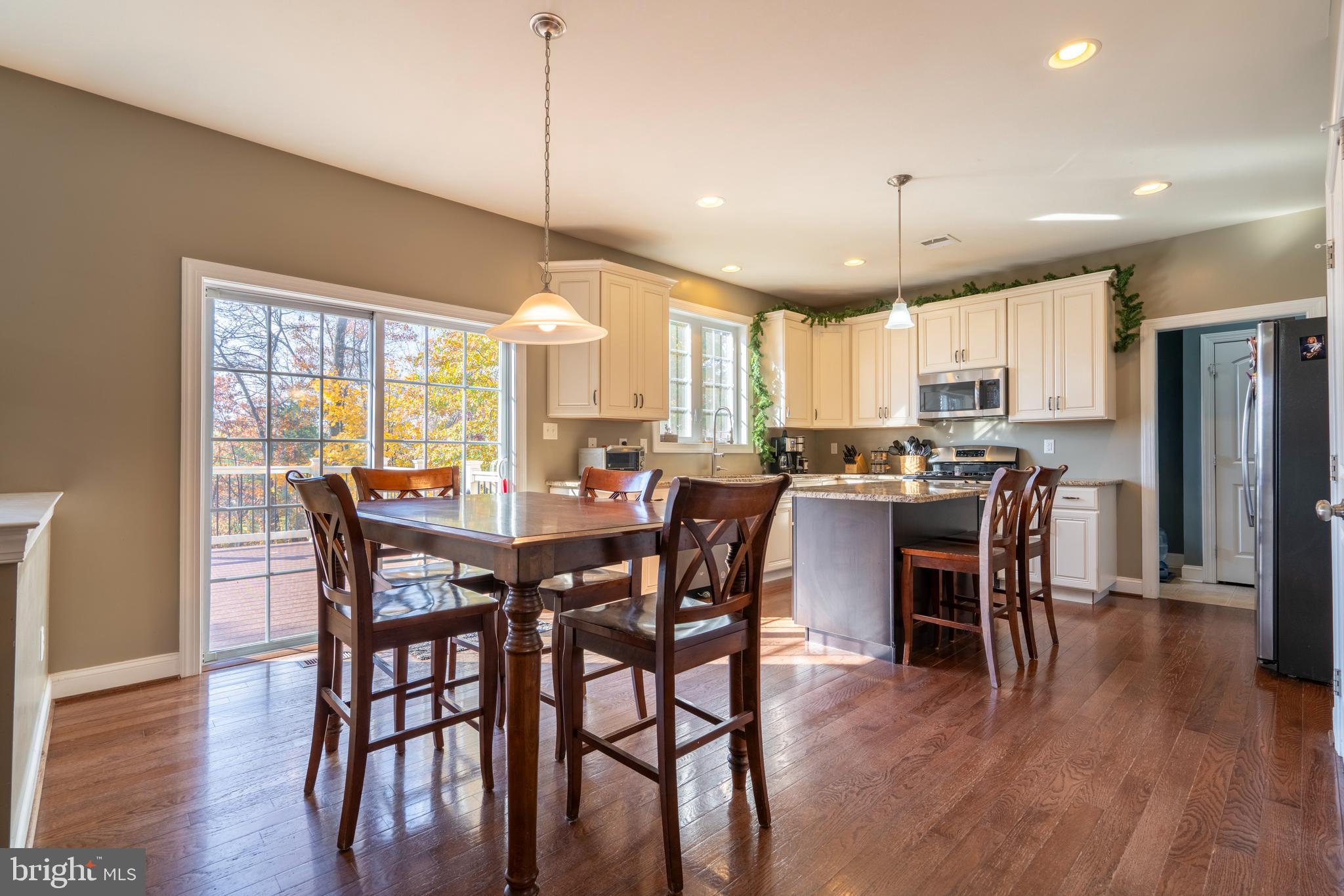 WOODED RIDGE - Residential