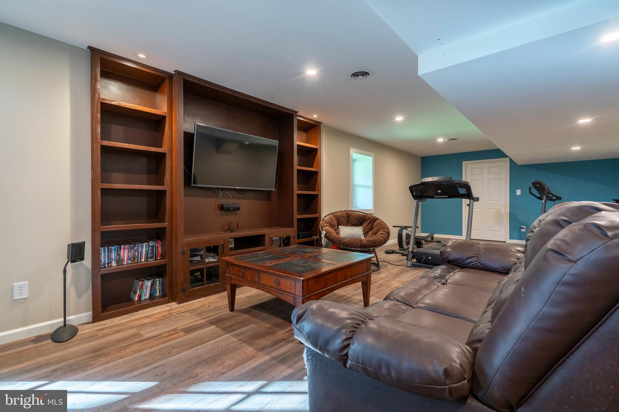 WOODED RIDGE - Residential