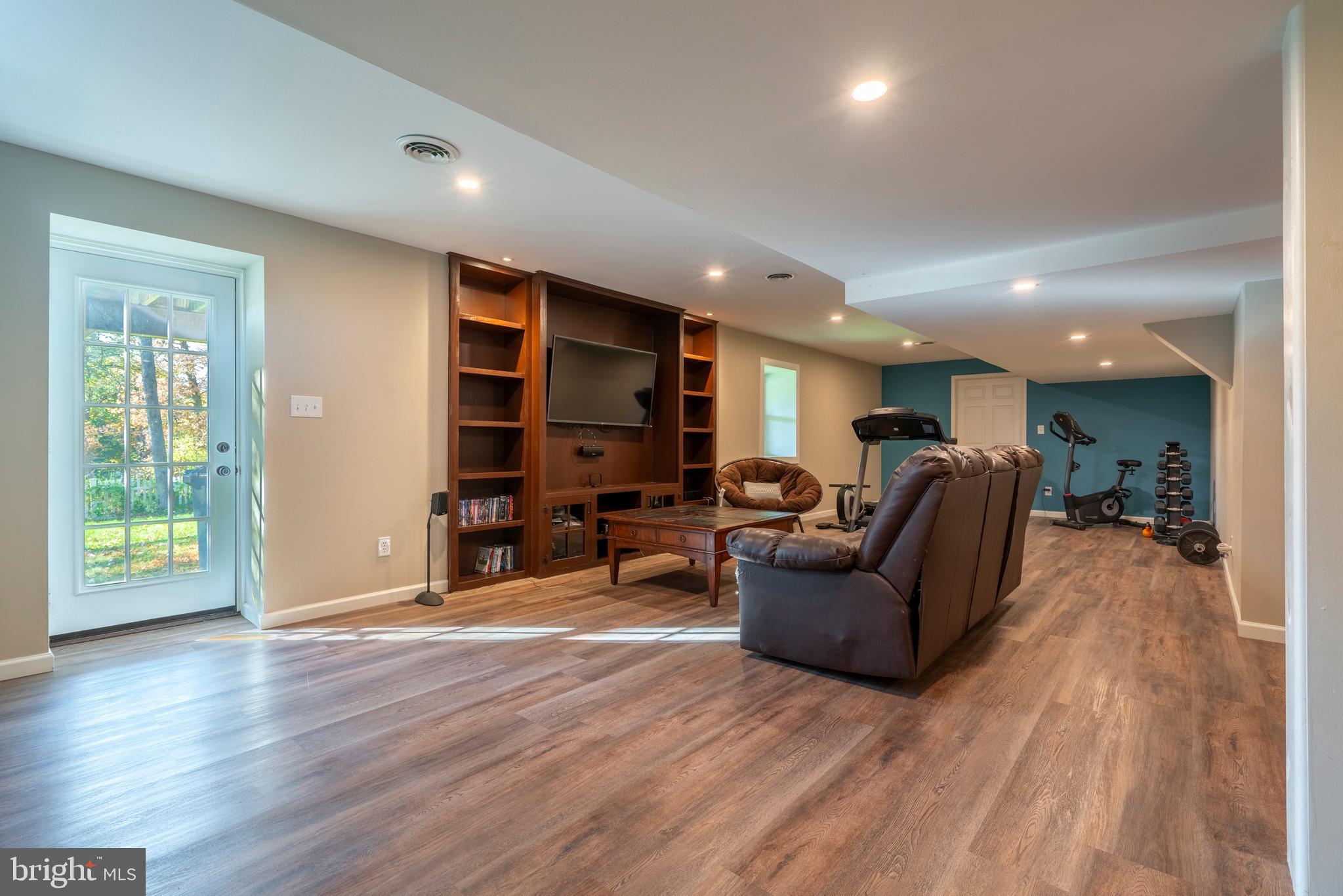 WOODED RIDGE - Residential