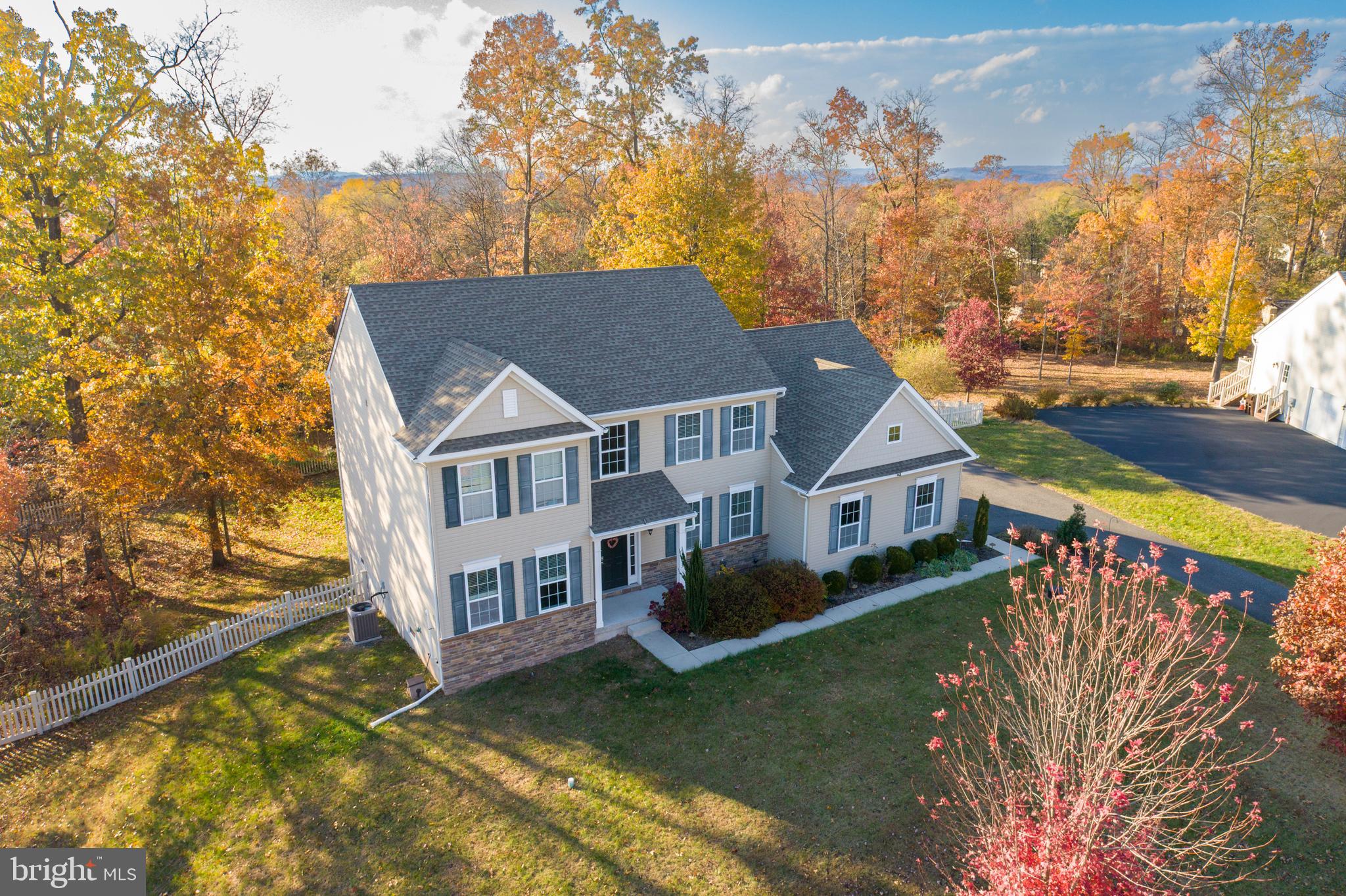 WOODED RIDGE - Residential