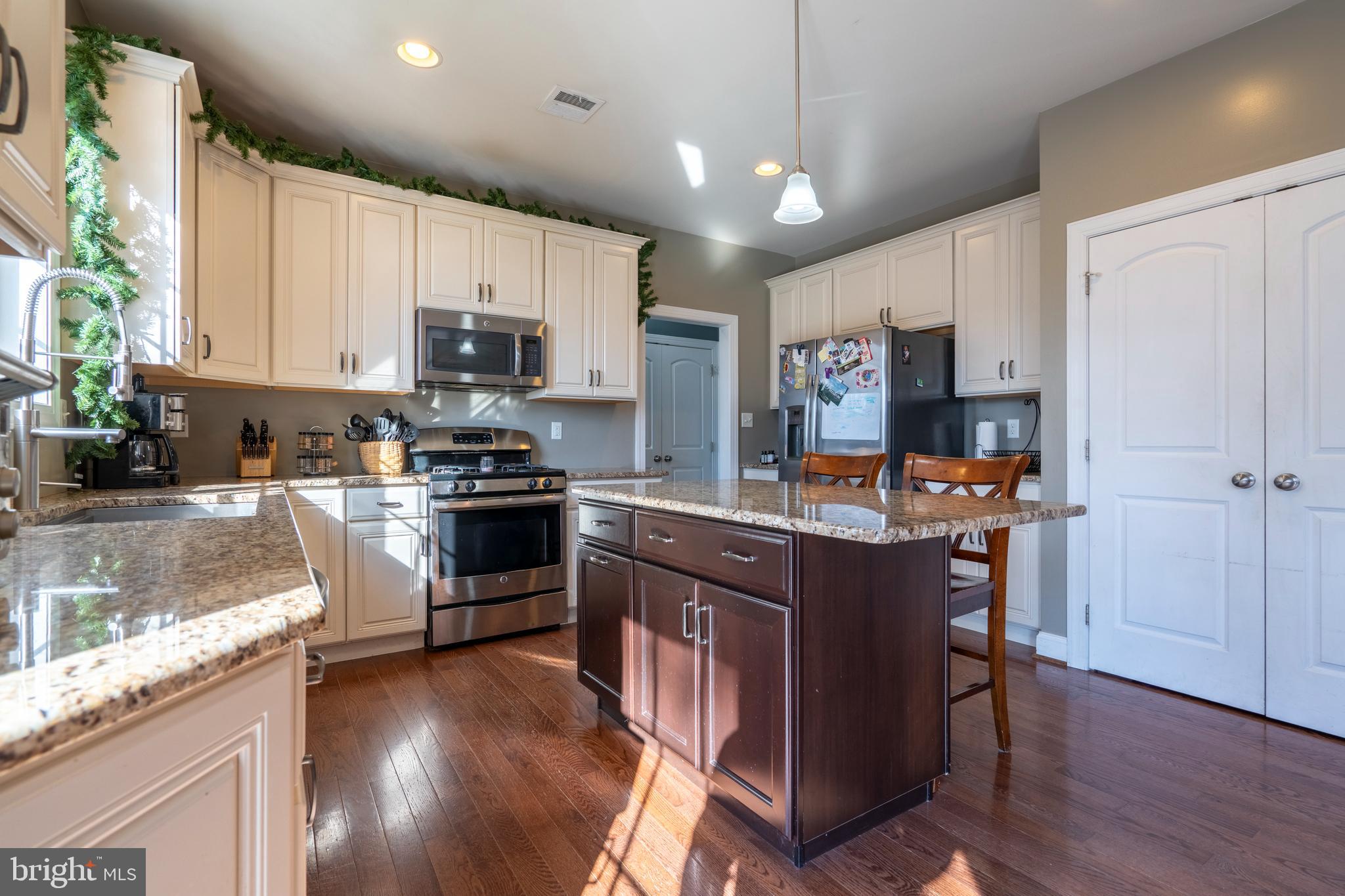 WOODED RIDGE - Residential