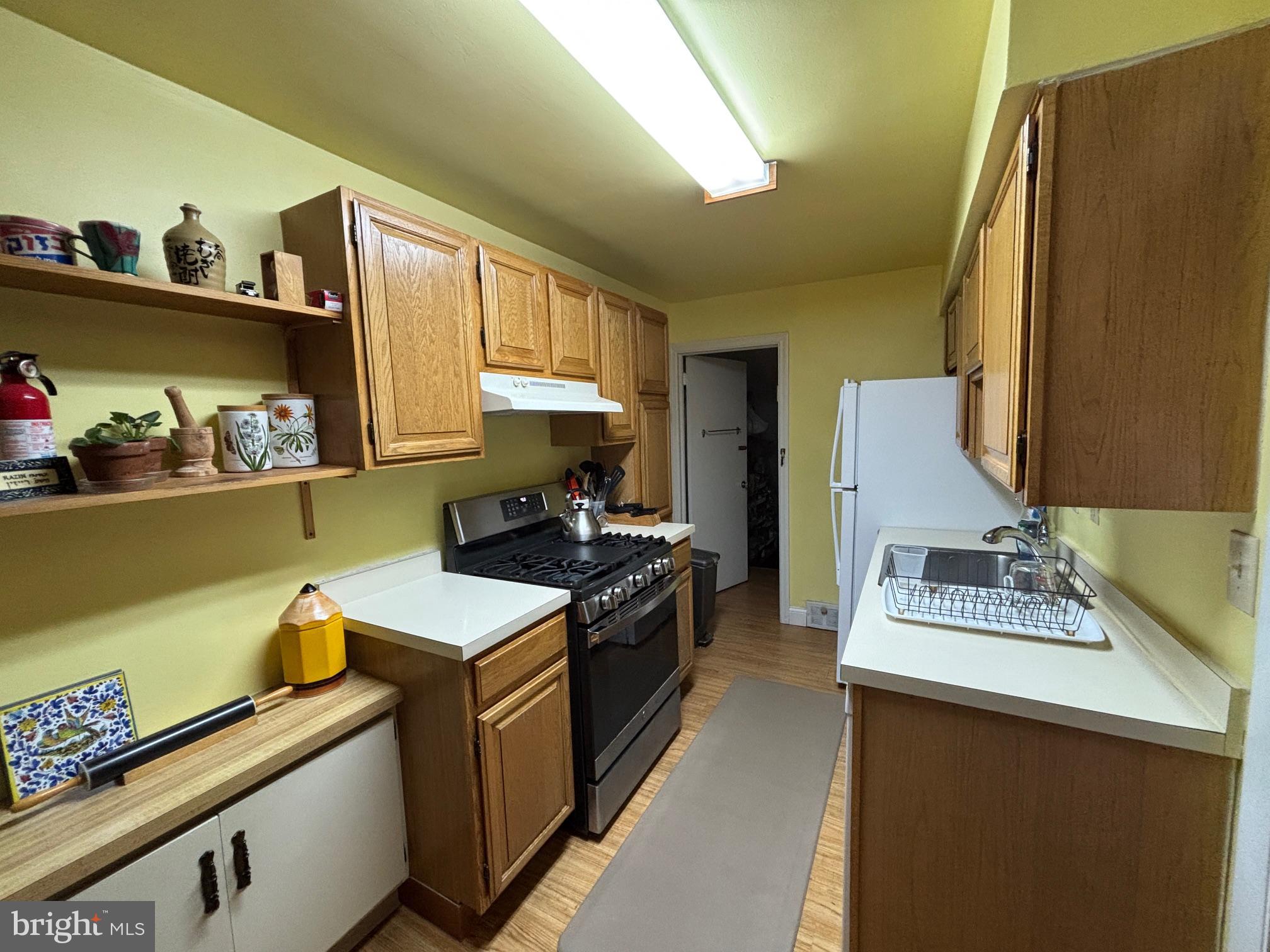 7523 WOODCREST AVENUE