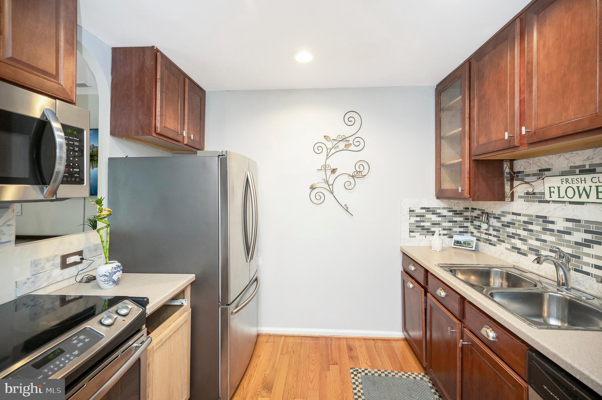 41 SMOKEWOOD COURT 41200