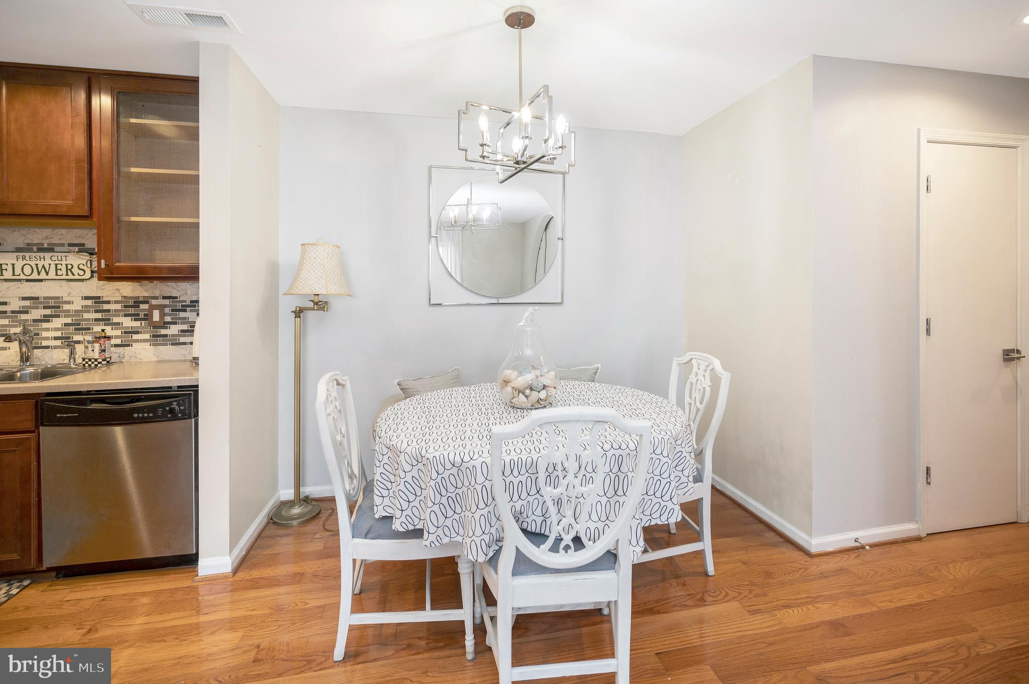 41 SMOKEWOOD COURT 41200