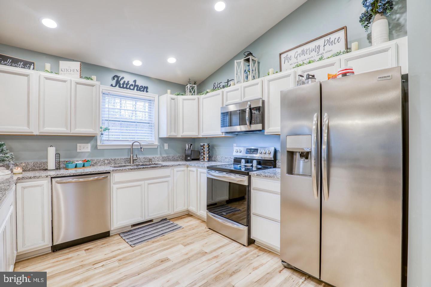 KEYES FERRY ACRES - Residential