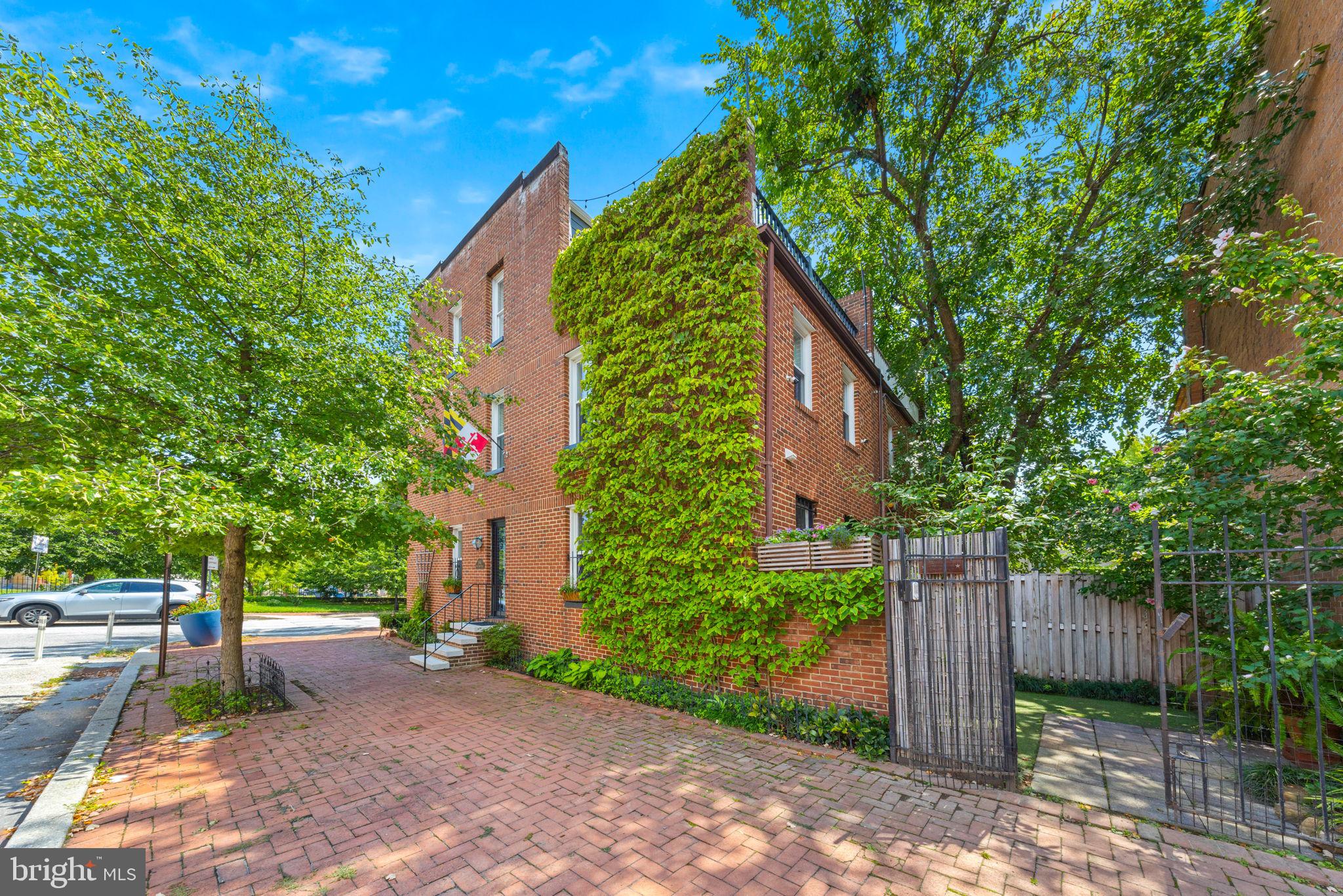 1063 W BARRE