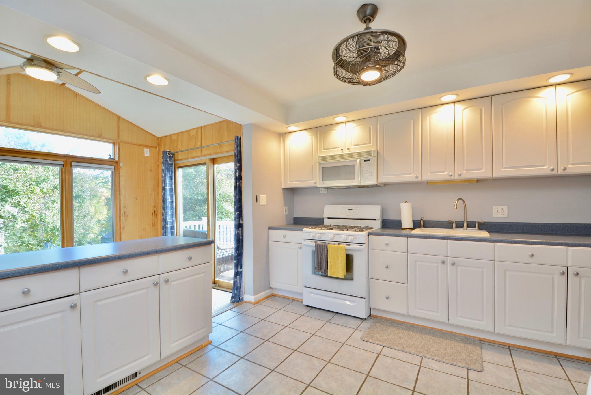 HUNT CLUB ESTATES - Residential