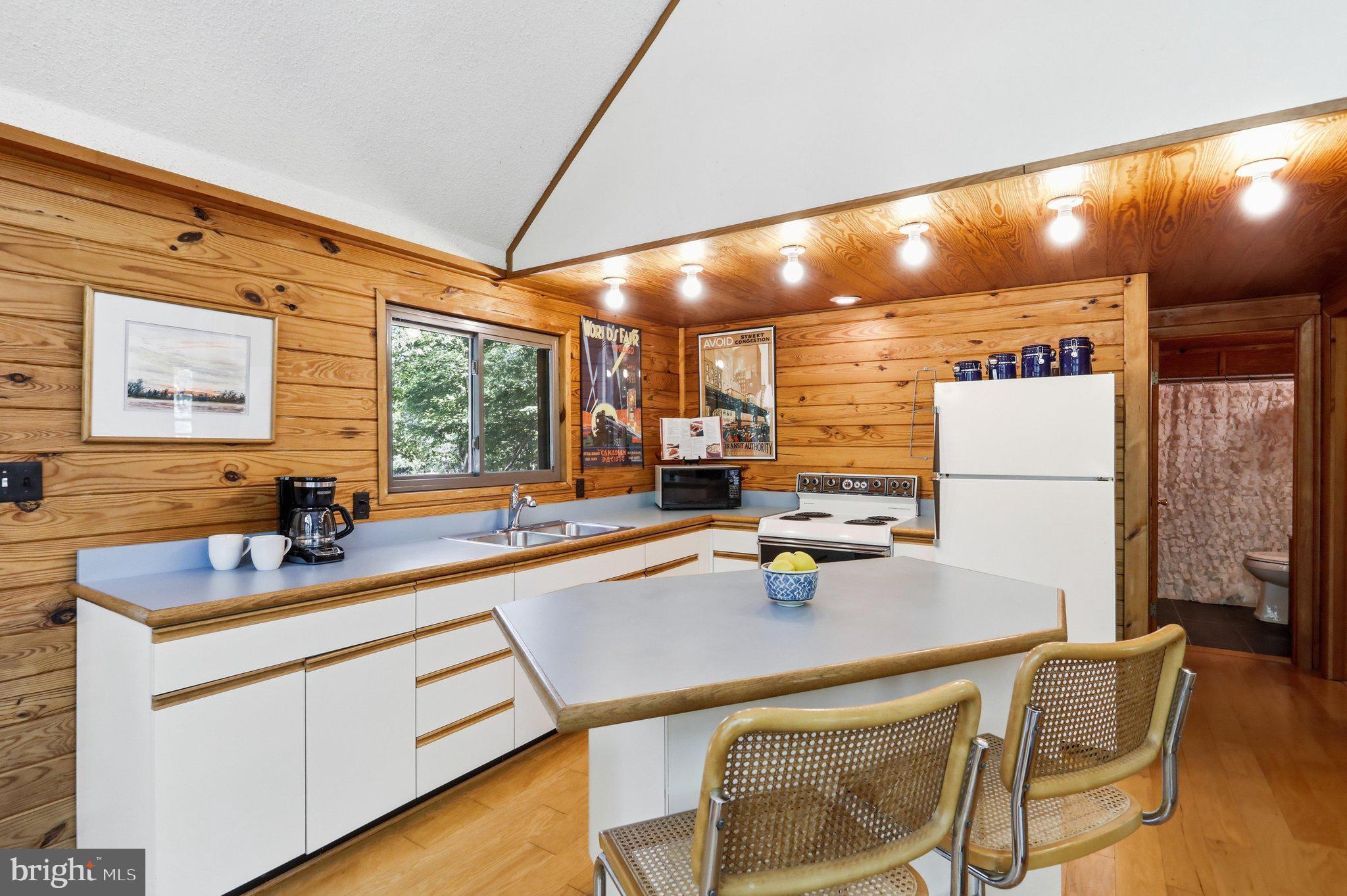 975 TUCKAHOE TRAIL