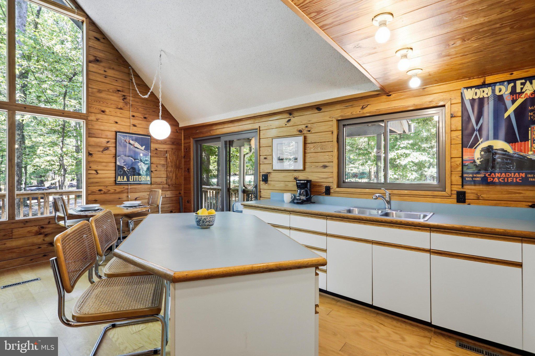 975 TUCKAHOE TRAIL