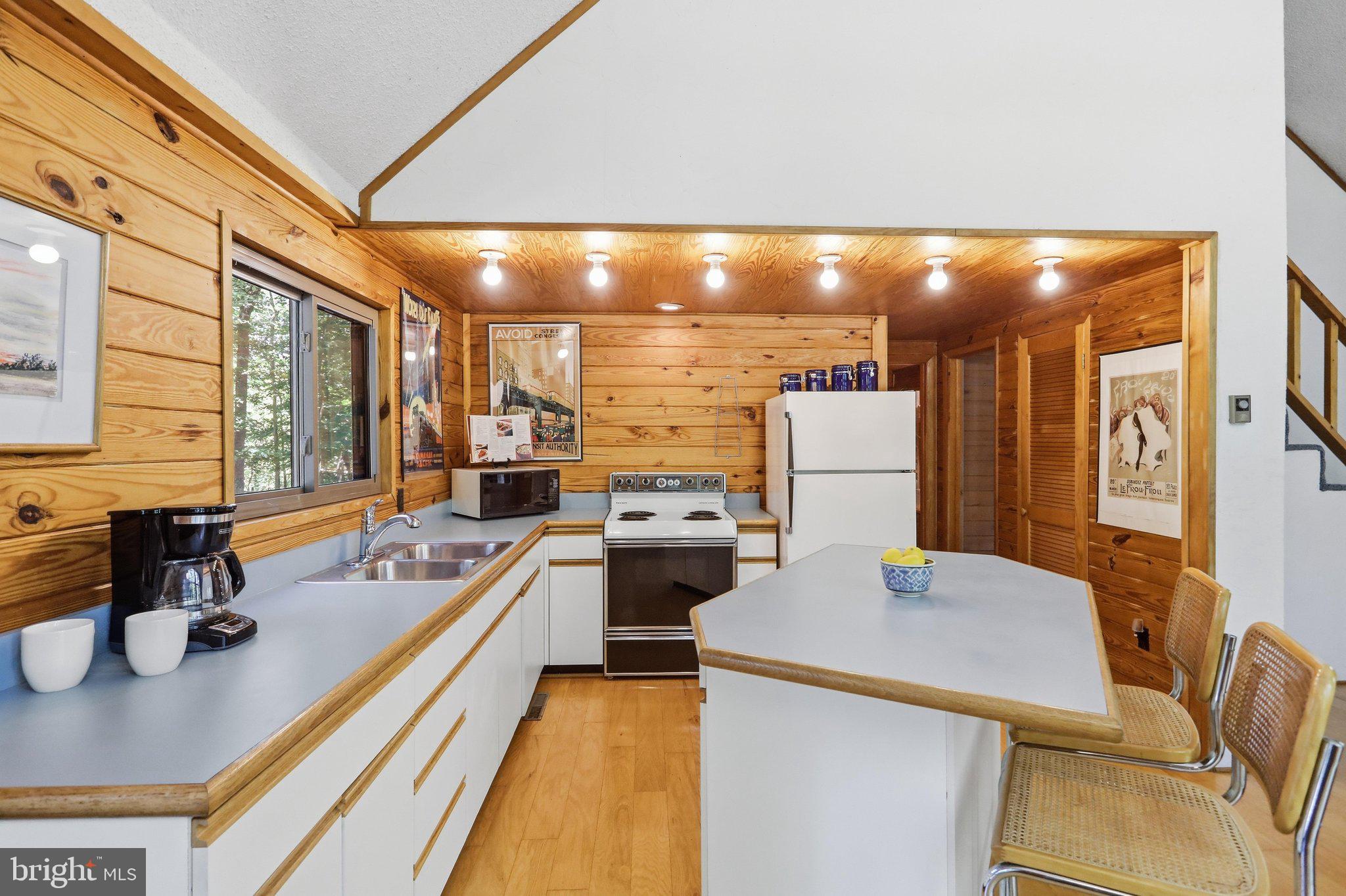 975 TUCKAHOE TRAIL