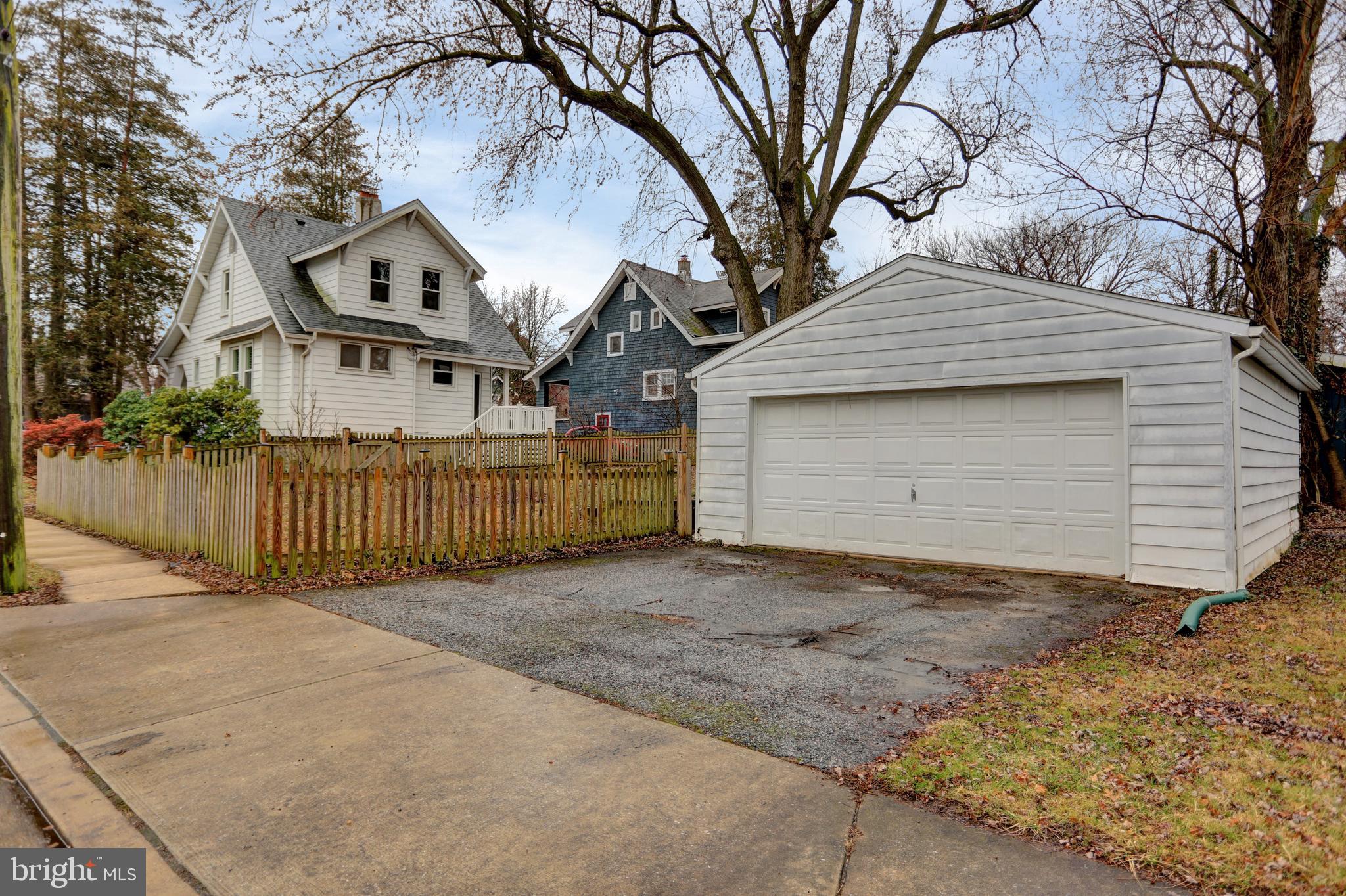 LAKE WALKER - Residential